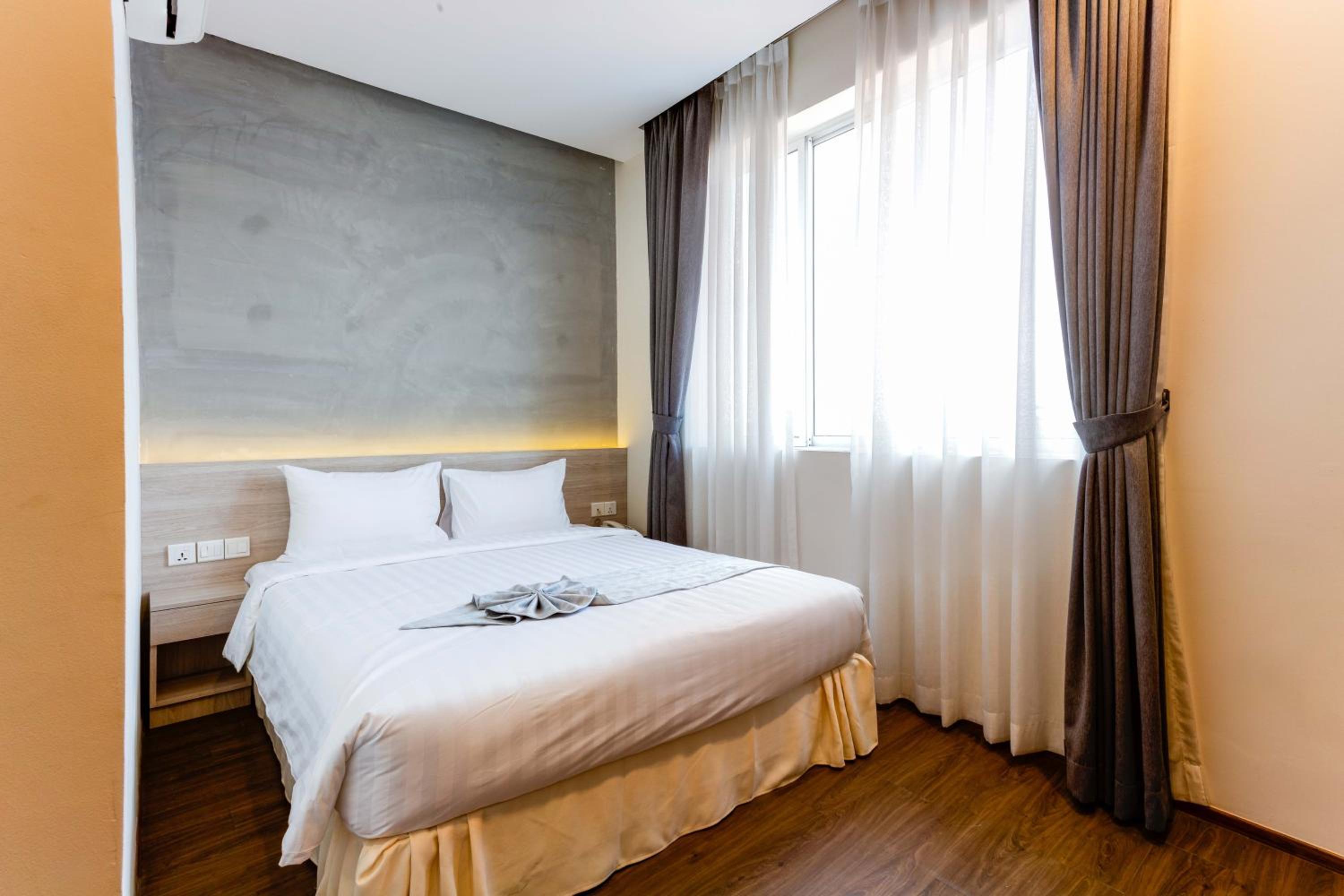 Deluxe Double Room - Photo 11