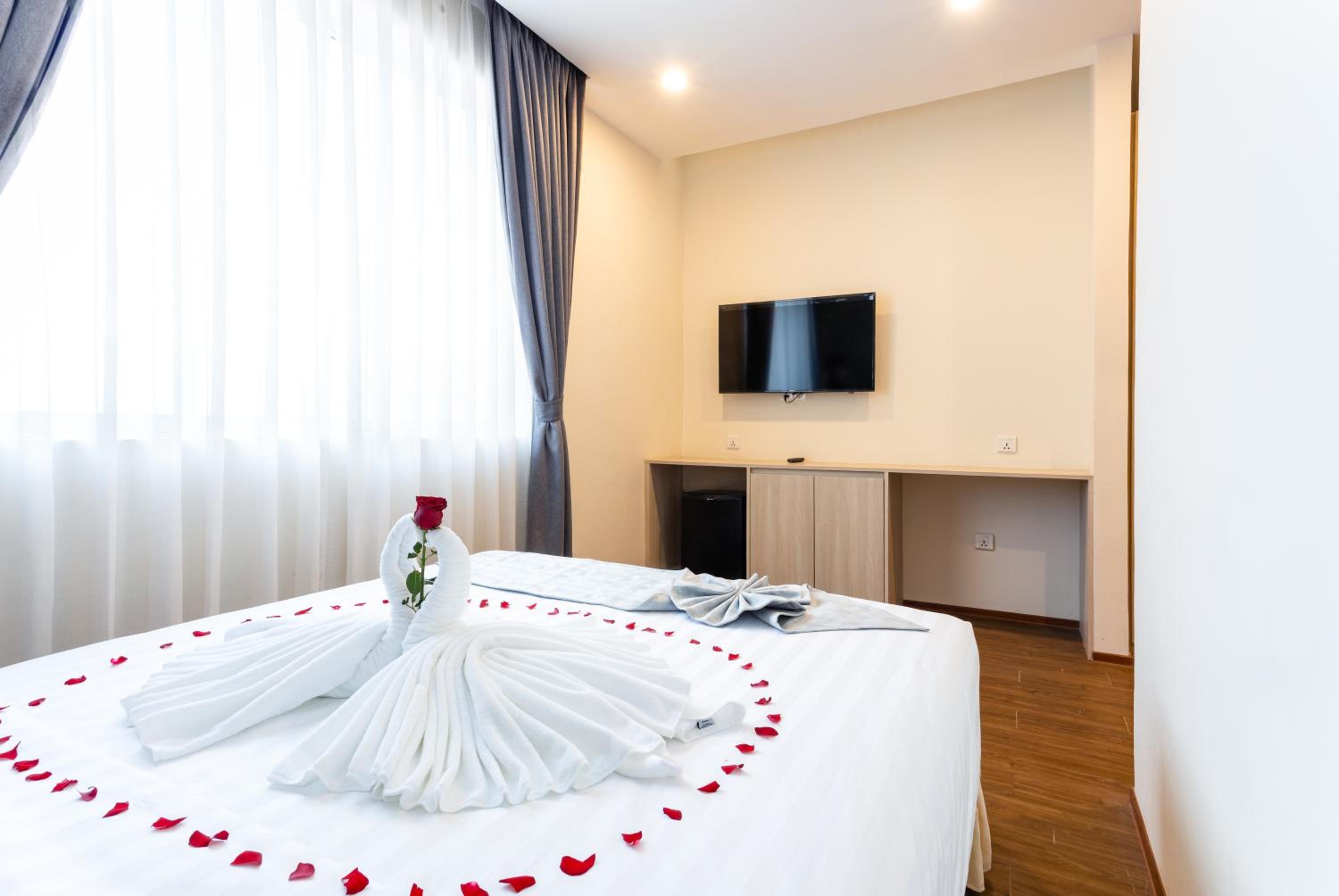 Deluxe Double Room - Photo 12