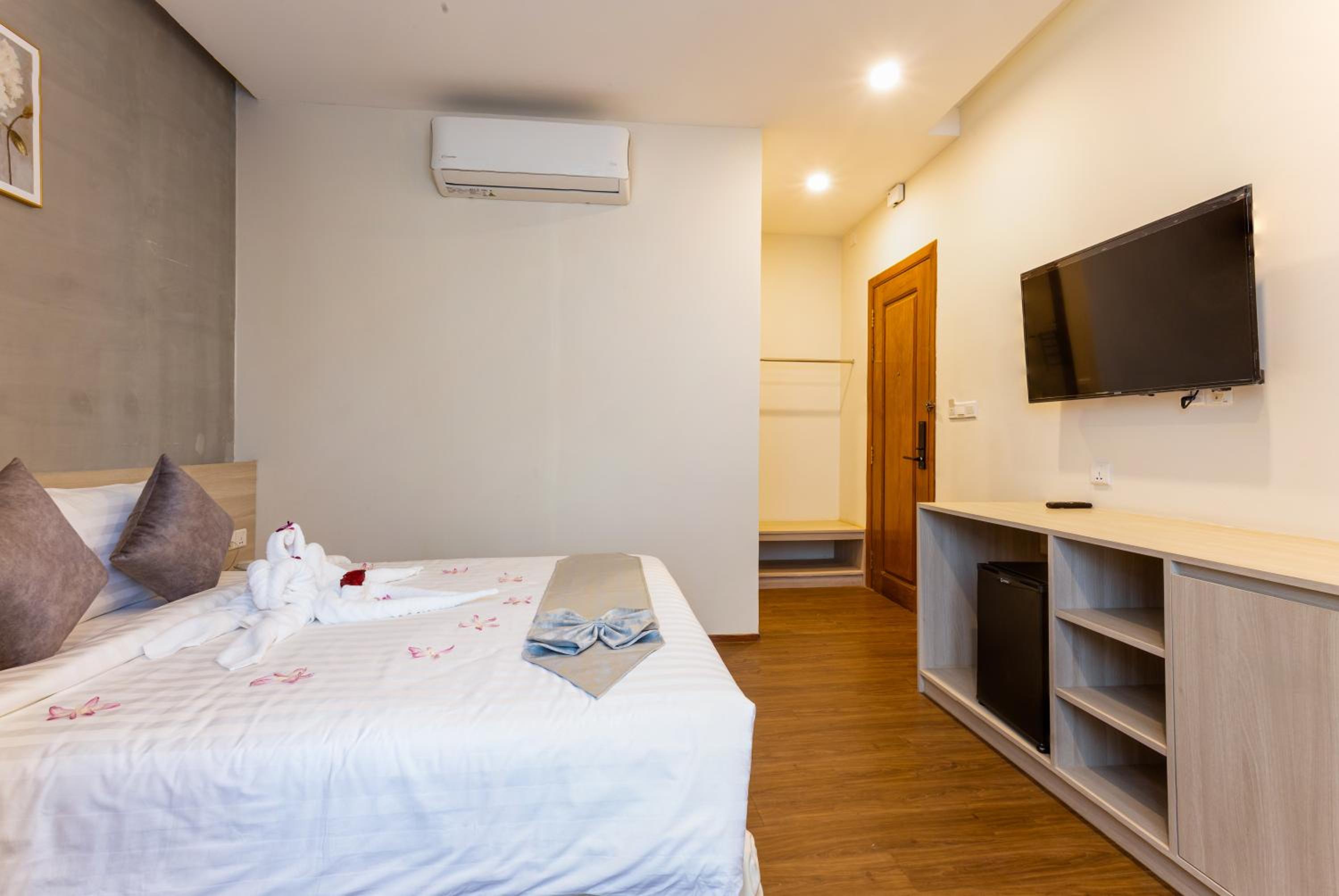 Deluxe Double Room - Photo 13