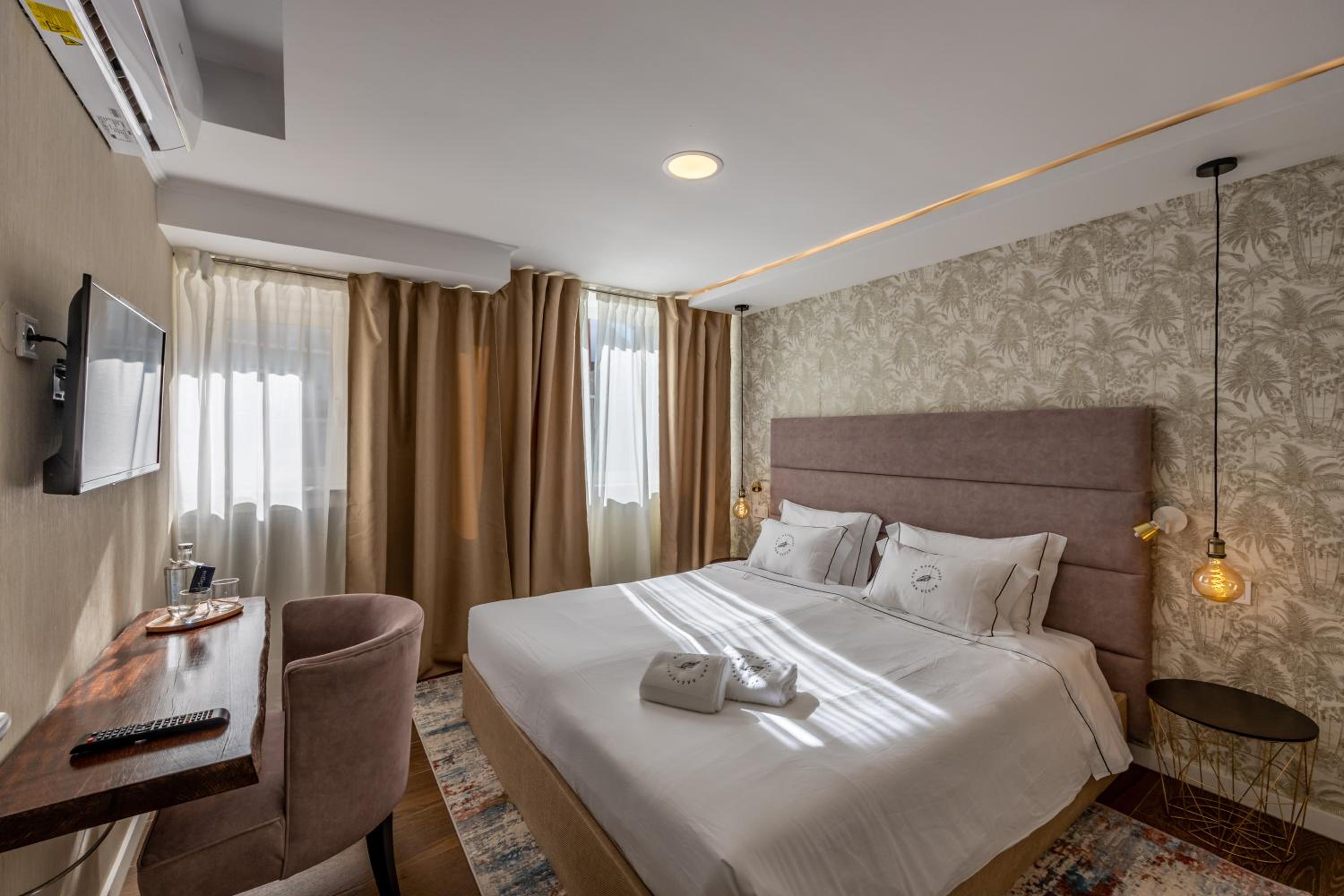 Double Room with Private External Bathroom photo 2