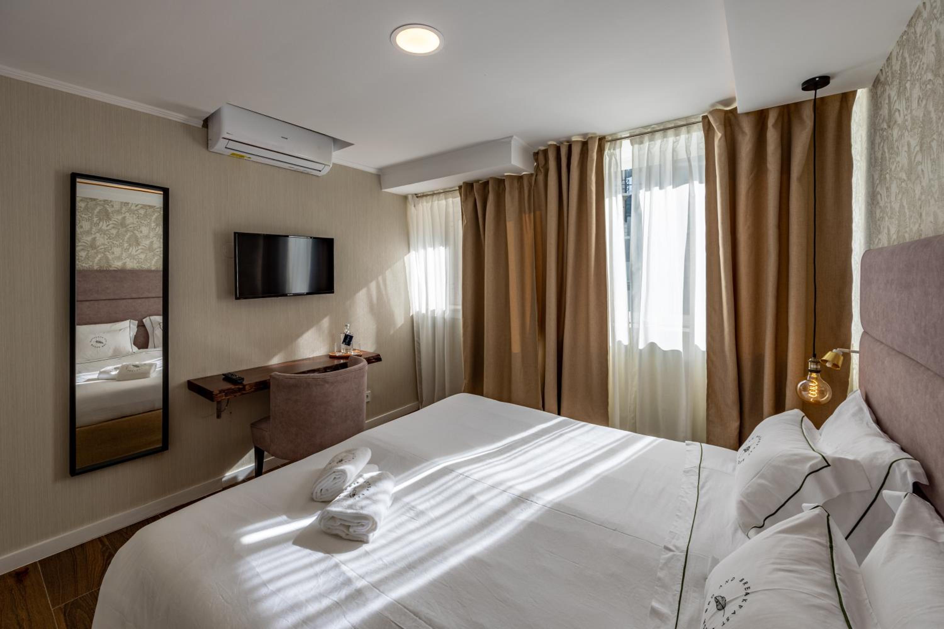 Double Room with Private External Bathroom photo 1