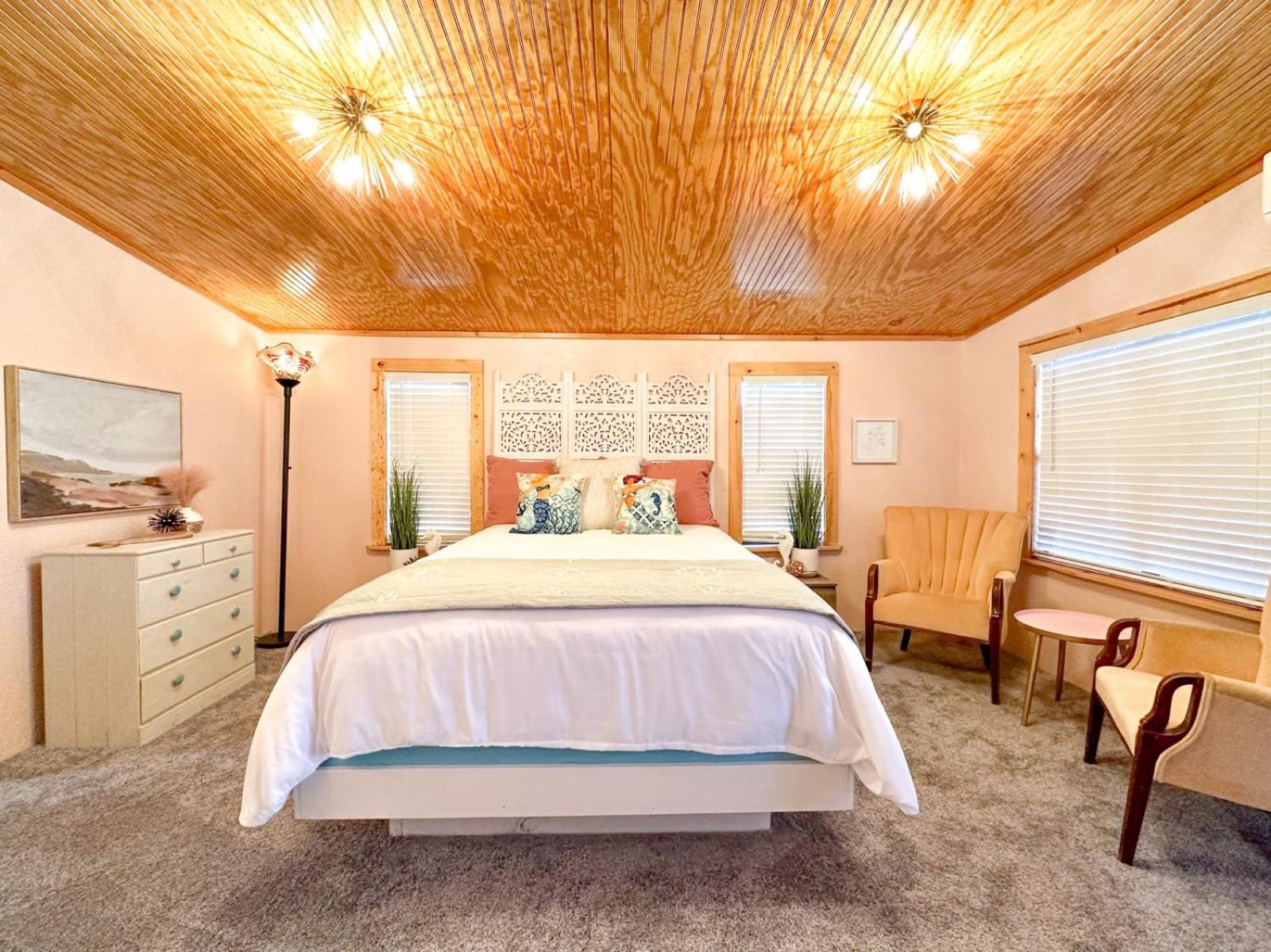 Deluxe Queen Room