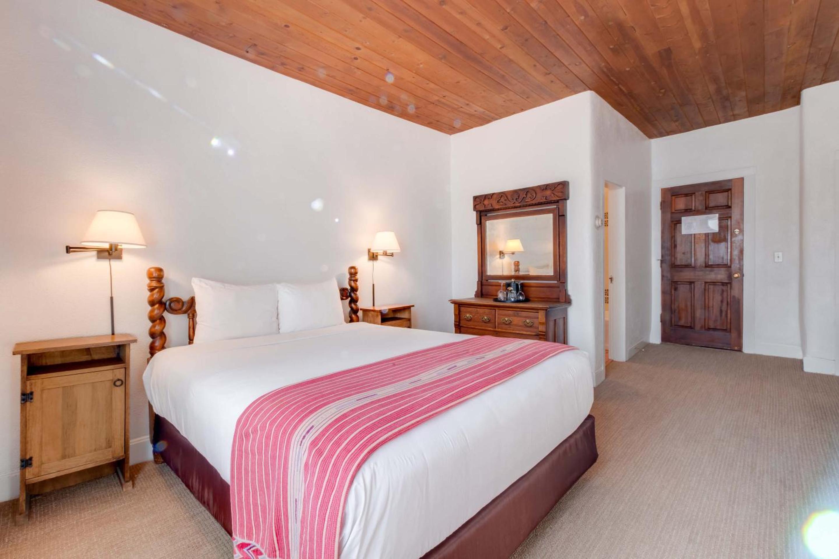 Standard Queen Room photo 2