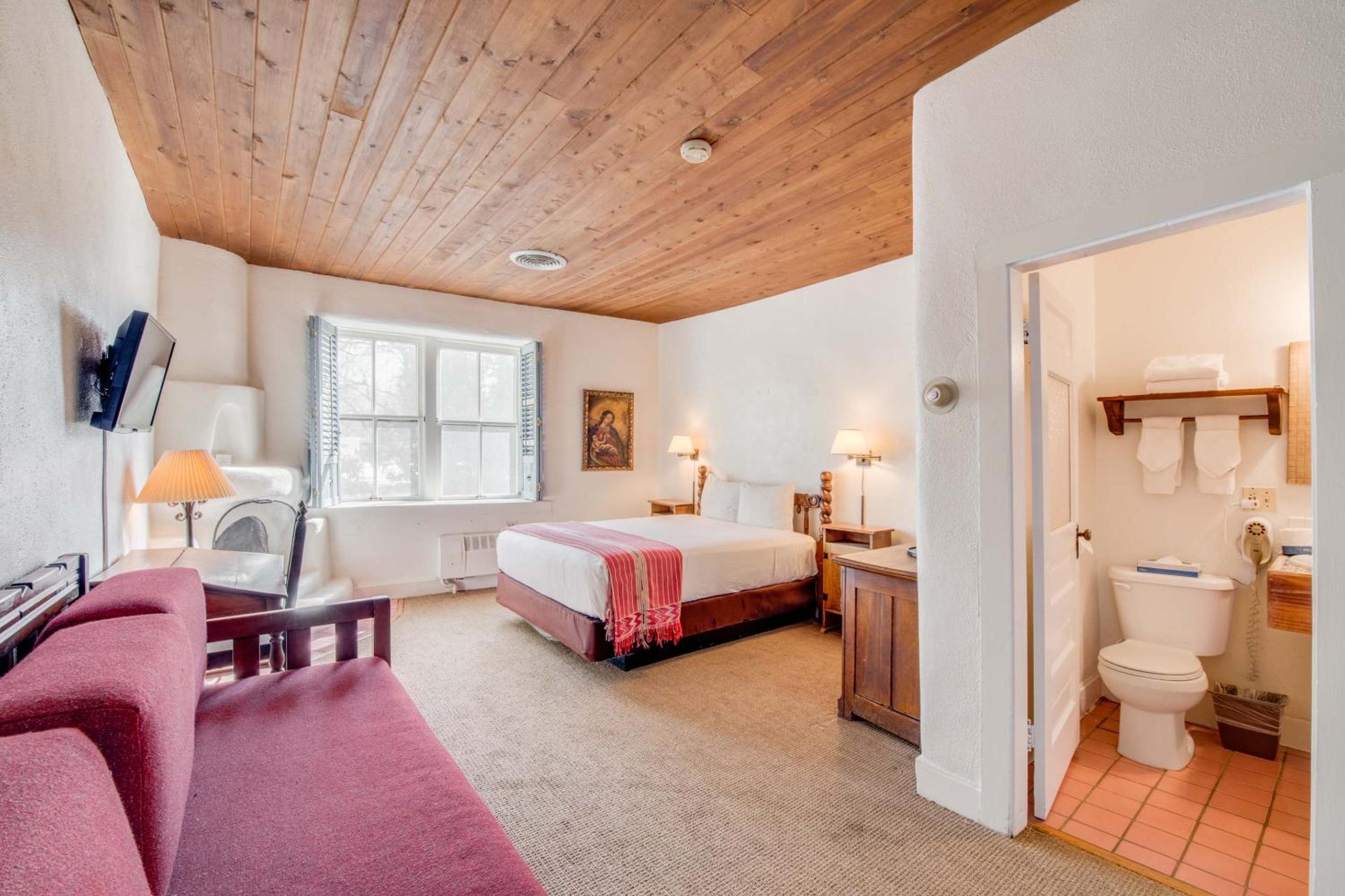 Standard Queen Room photo 1
