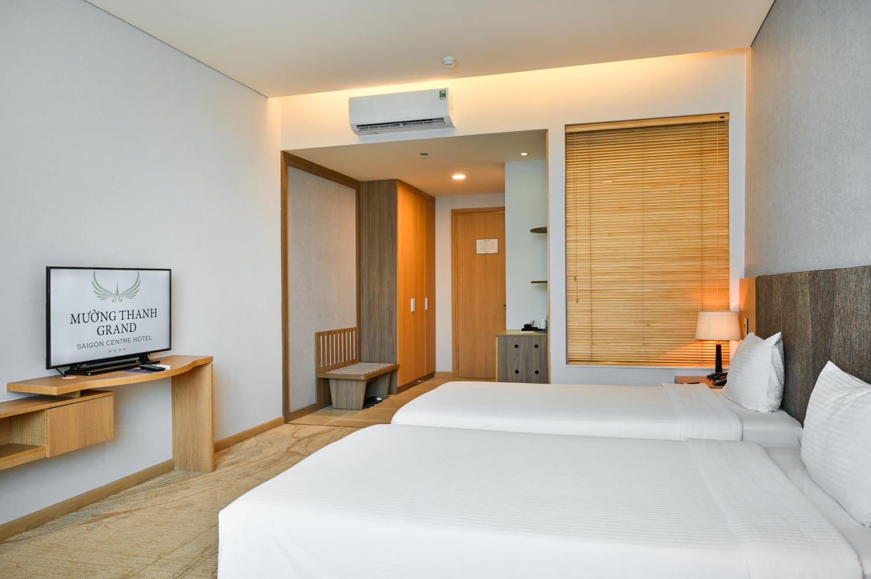 Deluxe Twin Room with City View photo 2