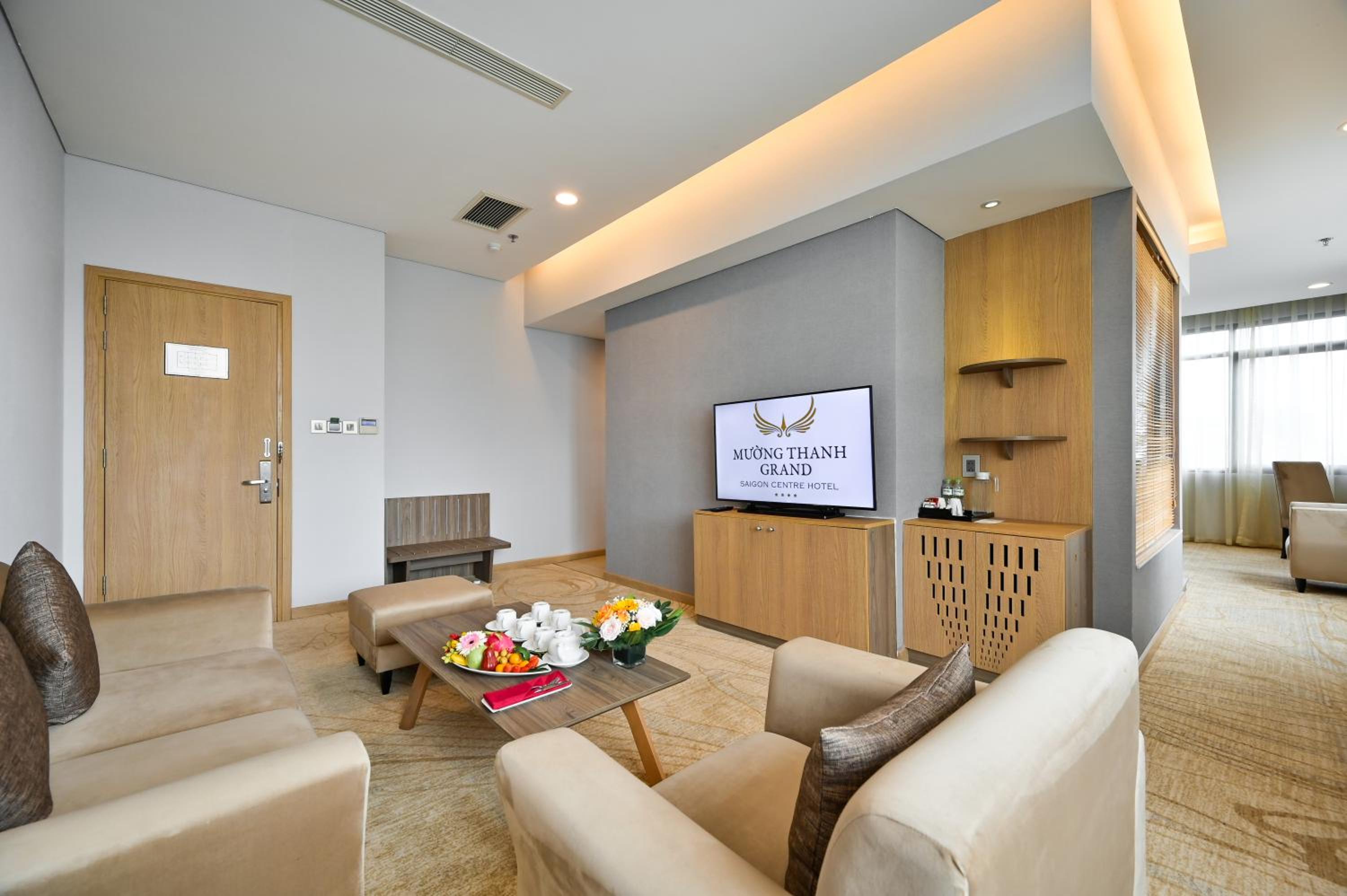 Executive Suite with City View photo 3