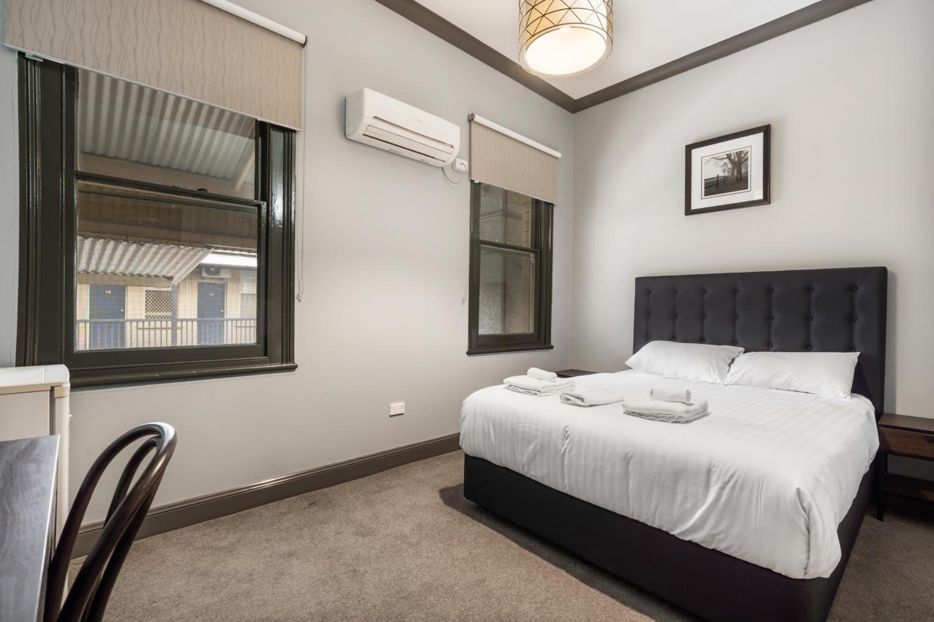 Standard Double Room with Shared Bathroom photo 2
