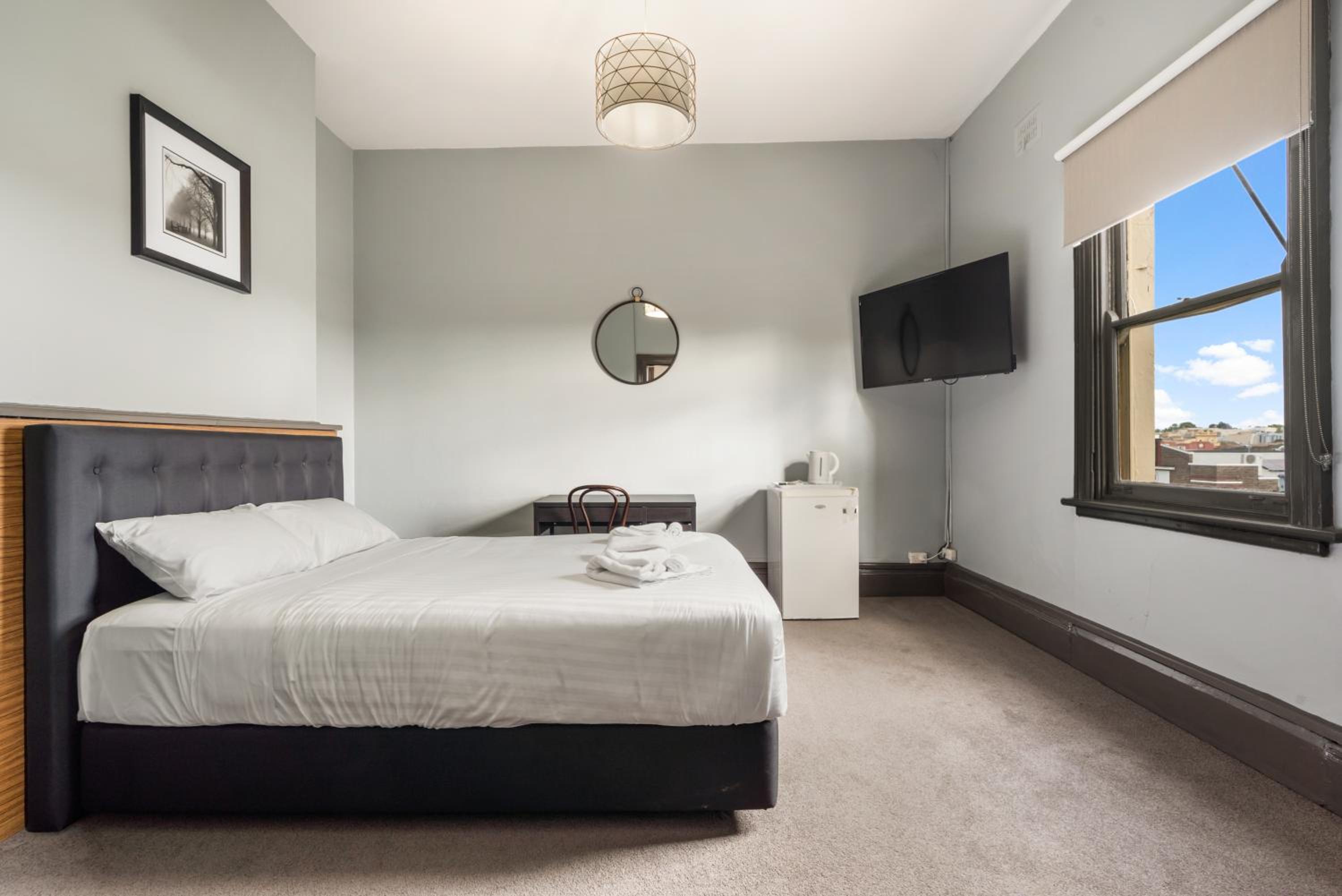 Standard Double Room with Shared Bathroom photo 3