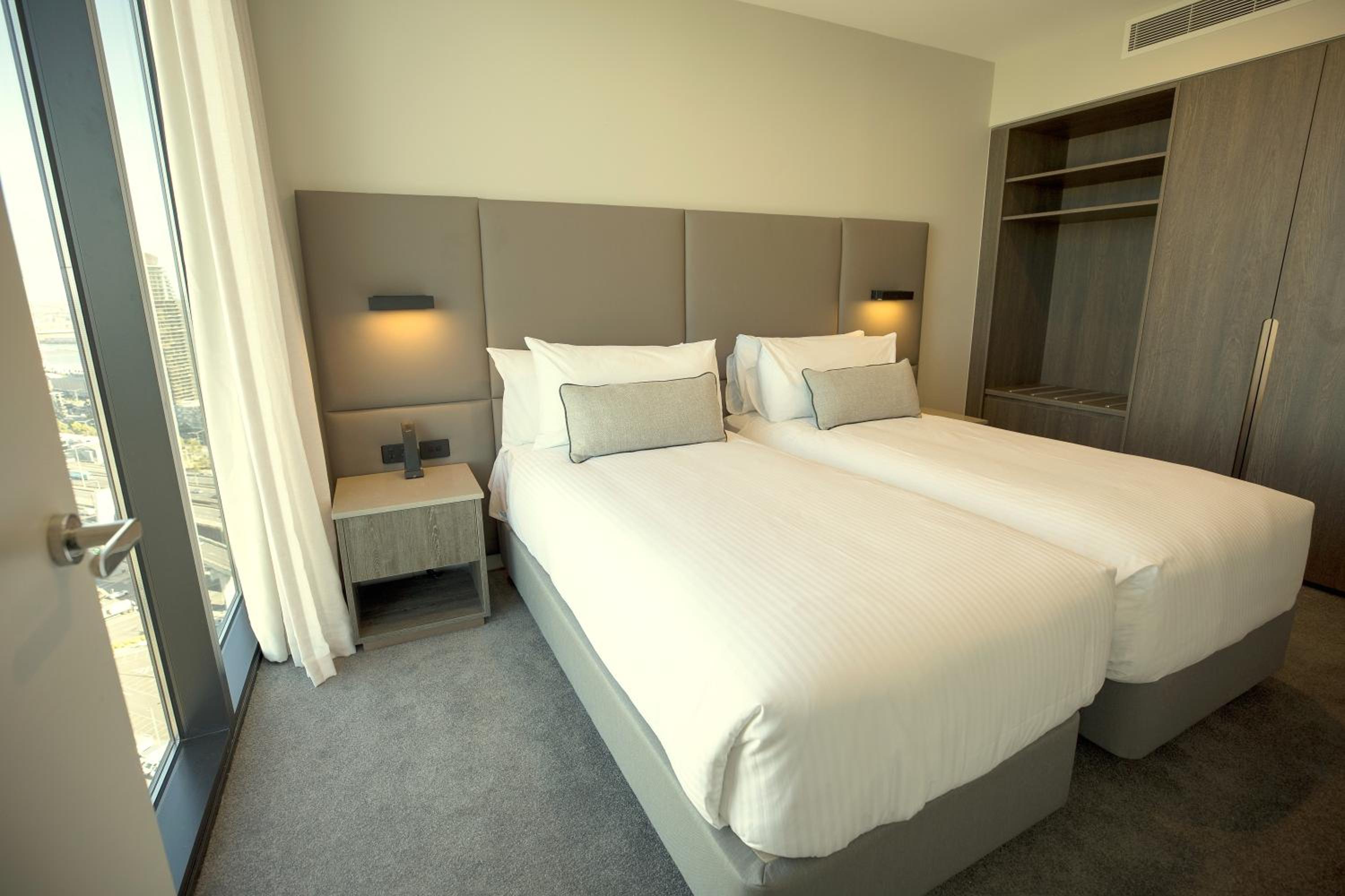 Deluxe One Bedroom Apartment Twin