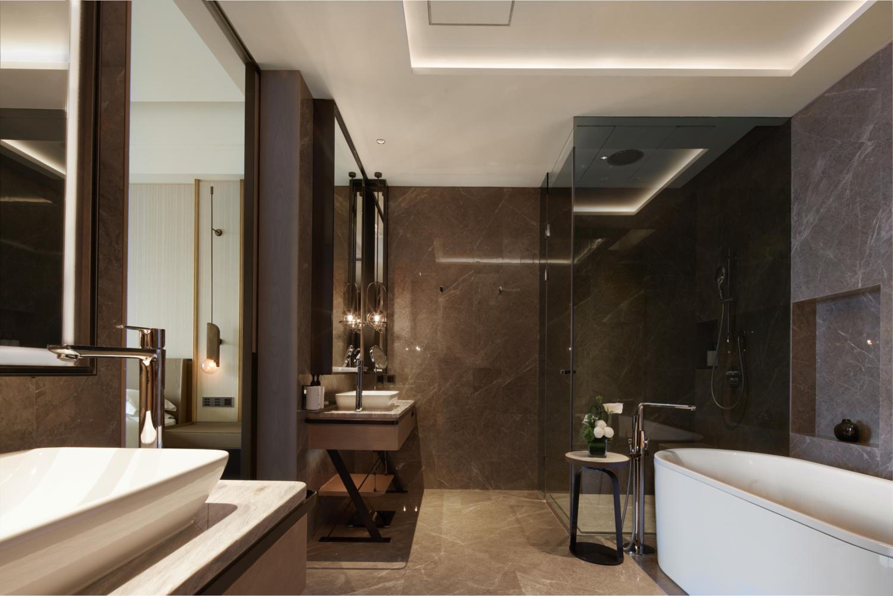 One-Bedroom Suite - Photo 3