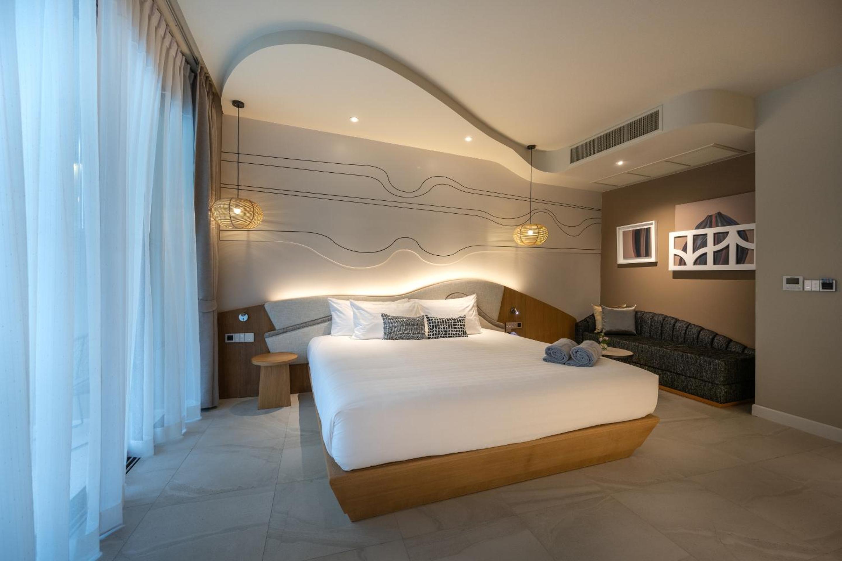 Junior Suite Pool Access Upper Floor Double - Photo 1