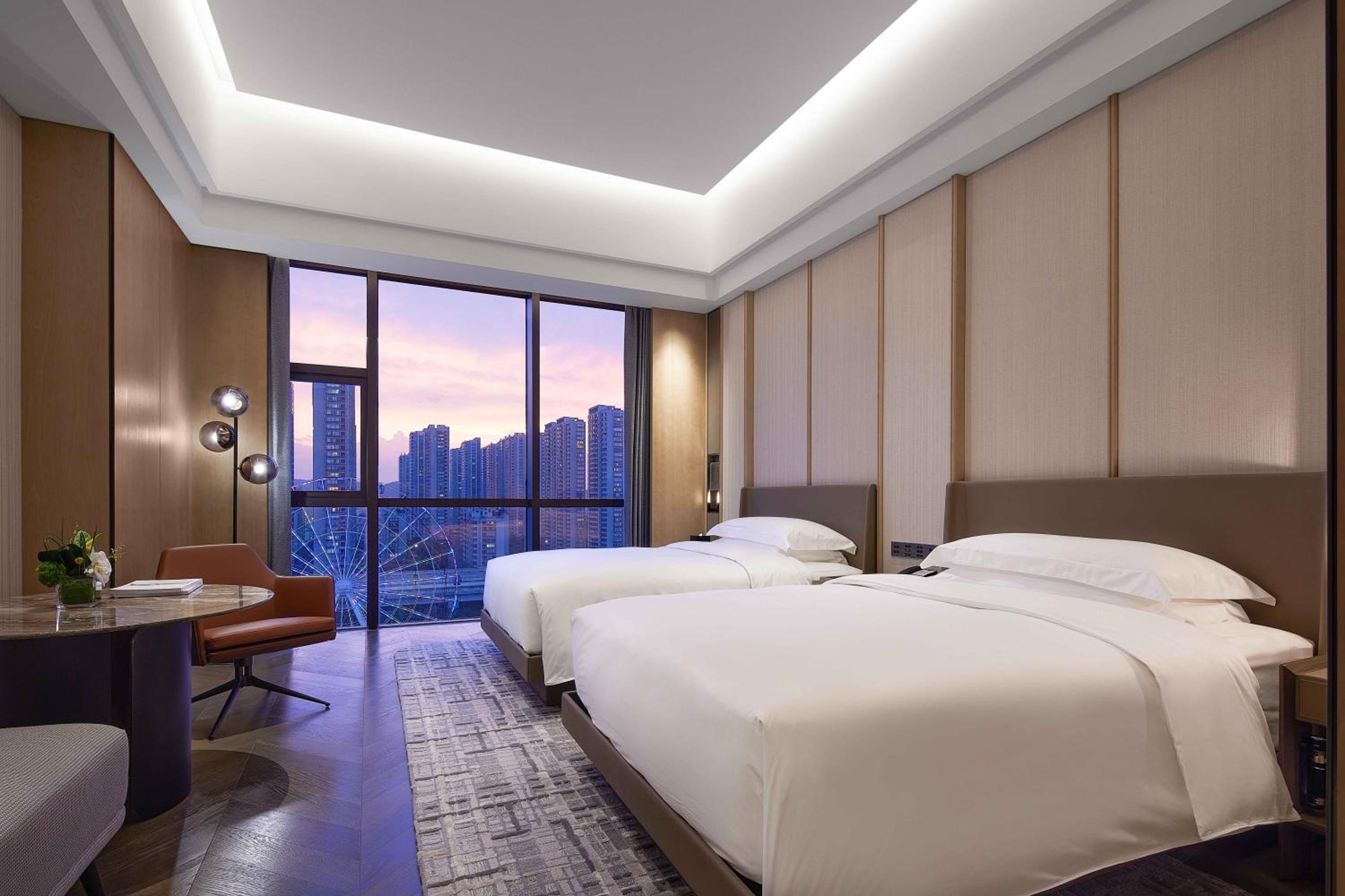 Classic Twin Room with Ferris Wheel View