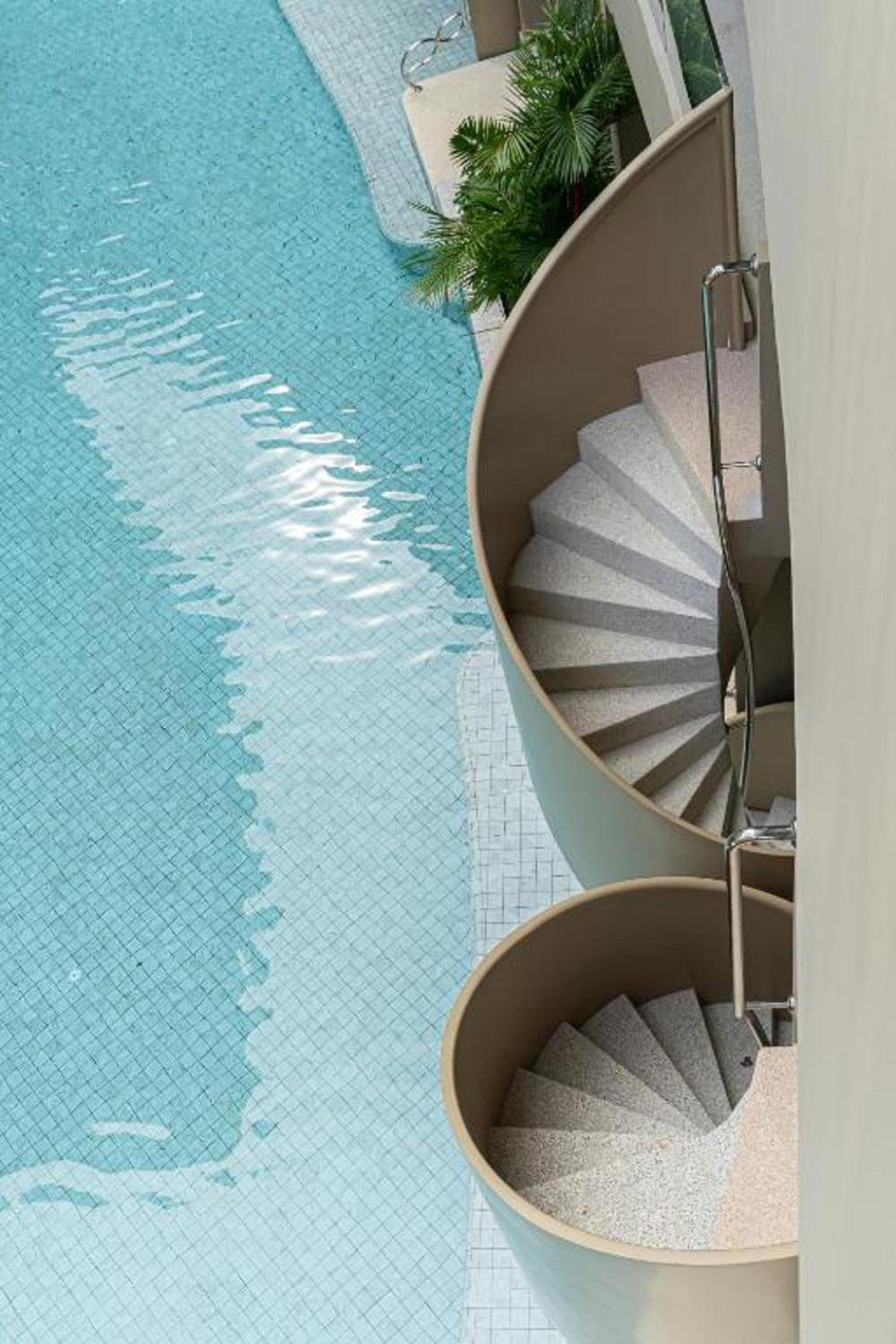 Junior Suite Pool Access Upper Floor Double - Photo 3