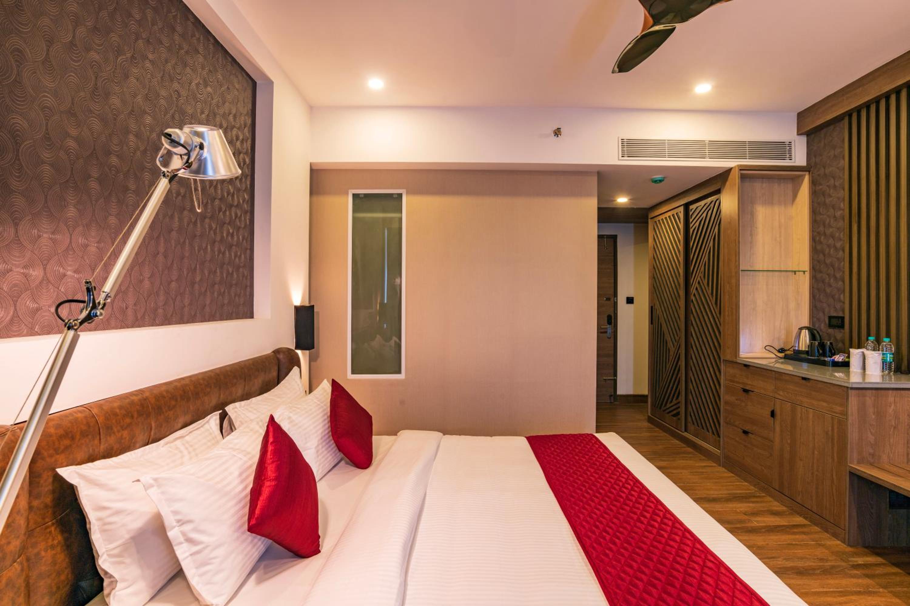 Superior King Room with 15% off on session of 60 mins Spa