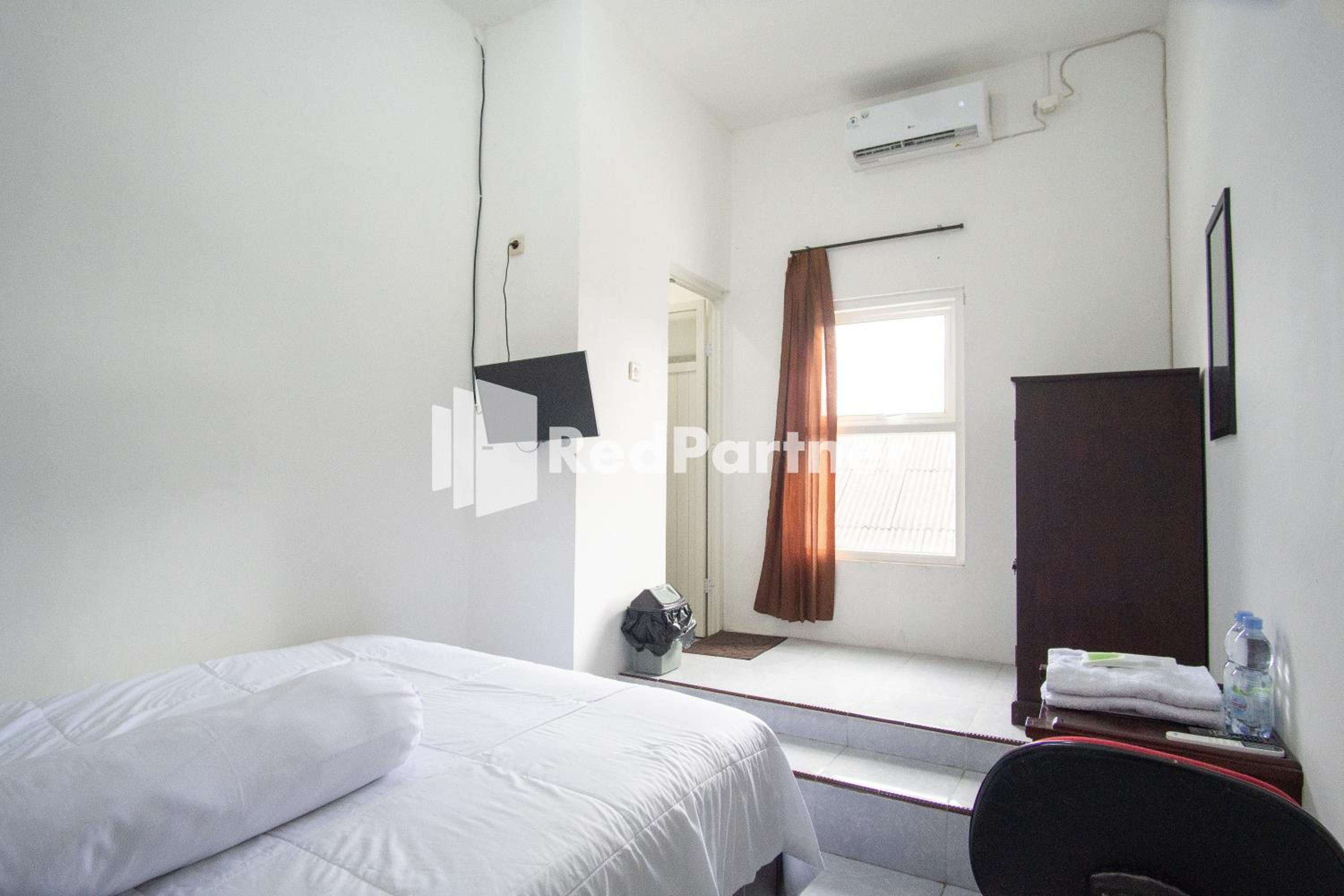Standard Twin Room - Photo 3
