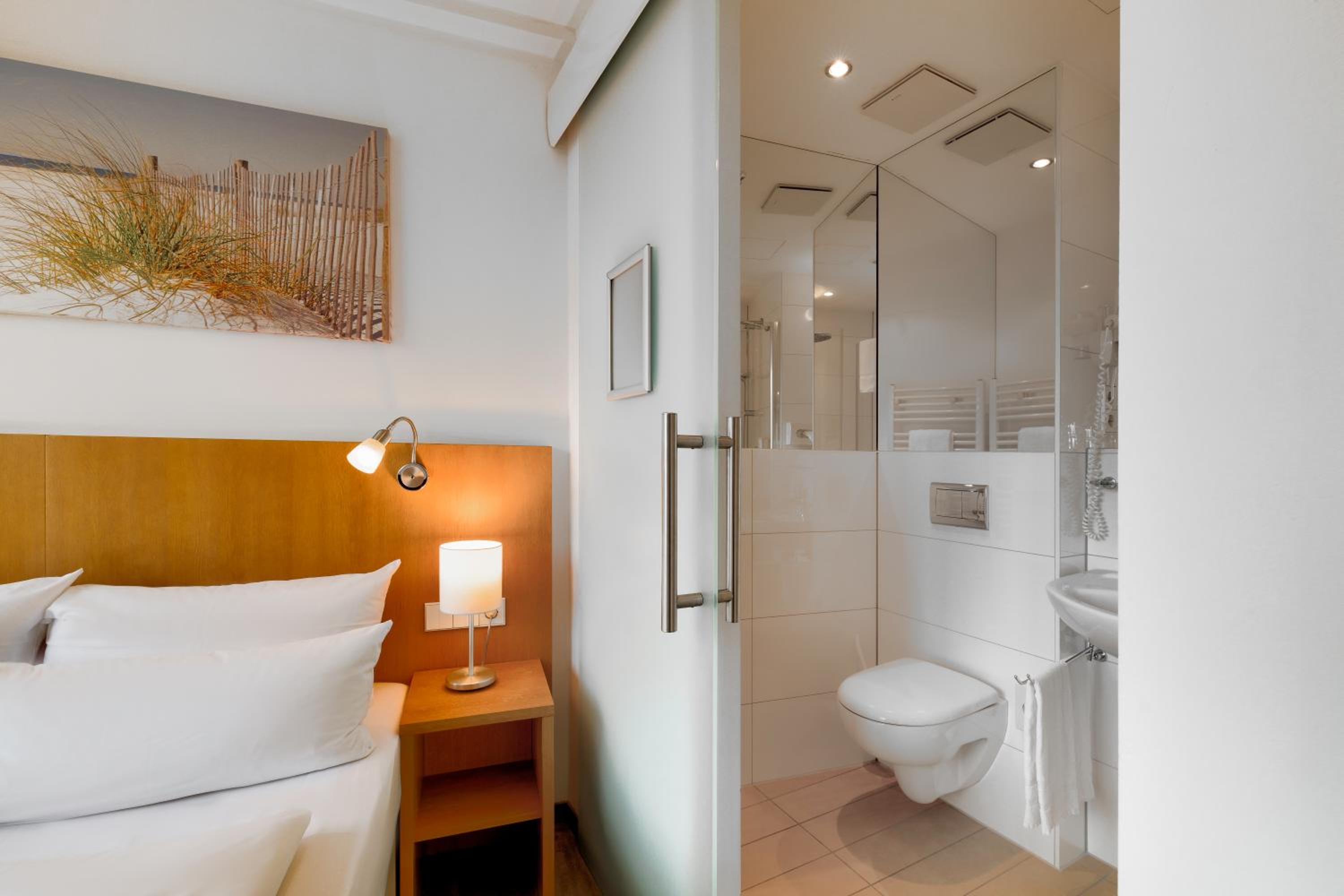 Standard Double or Twin Room photo 2