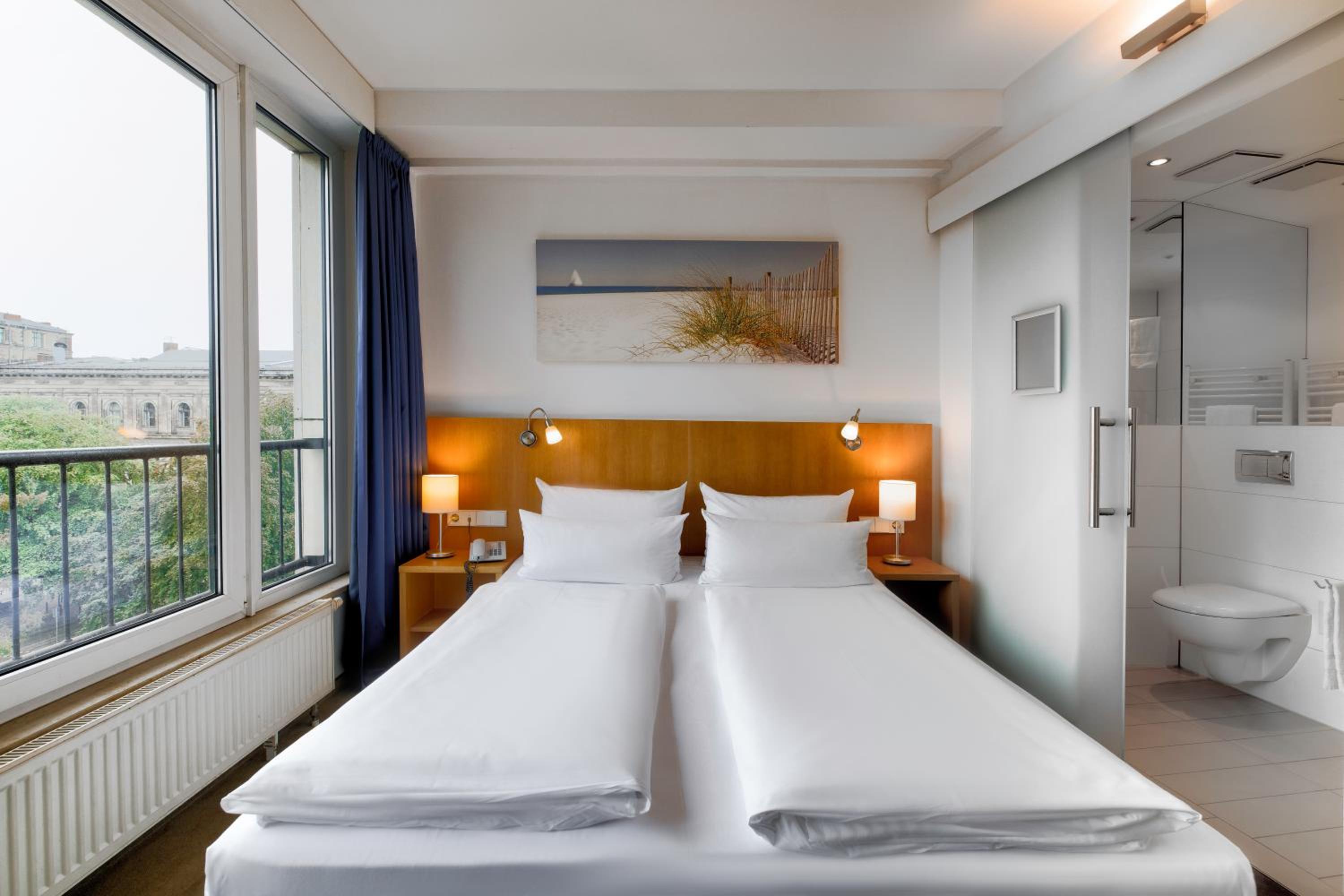 Standard Double or Twin Room photo 3