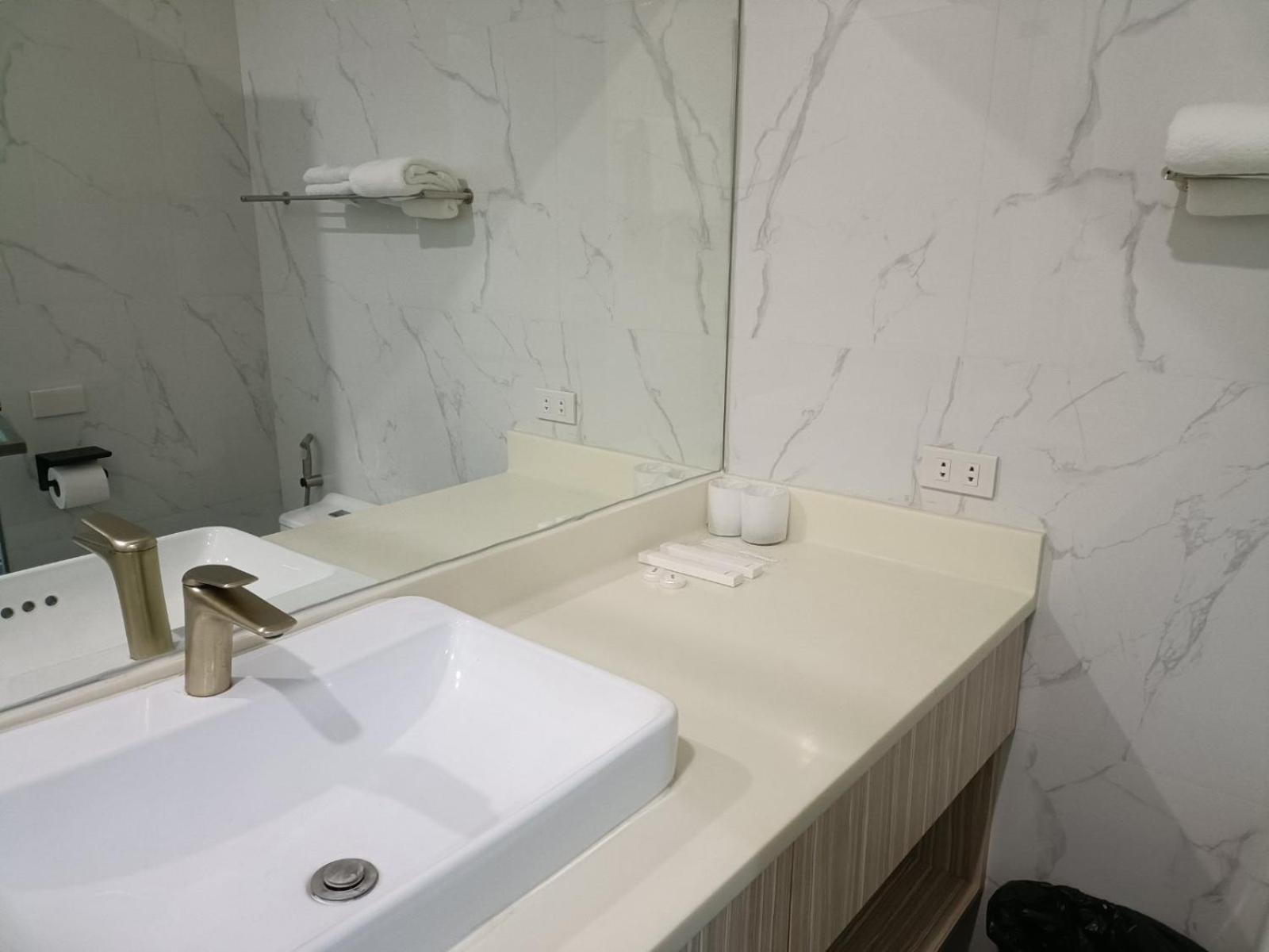 Standard Double Room - Photo 4