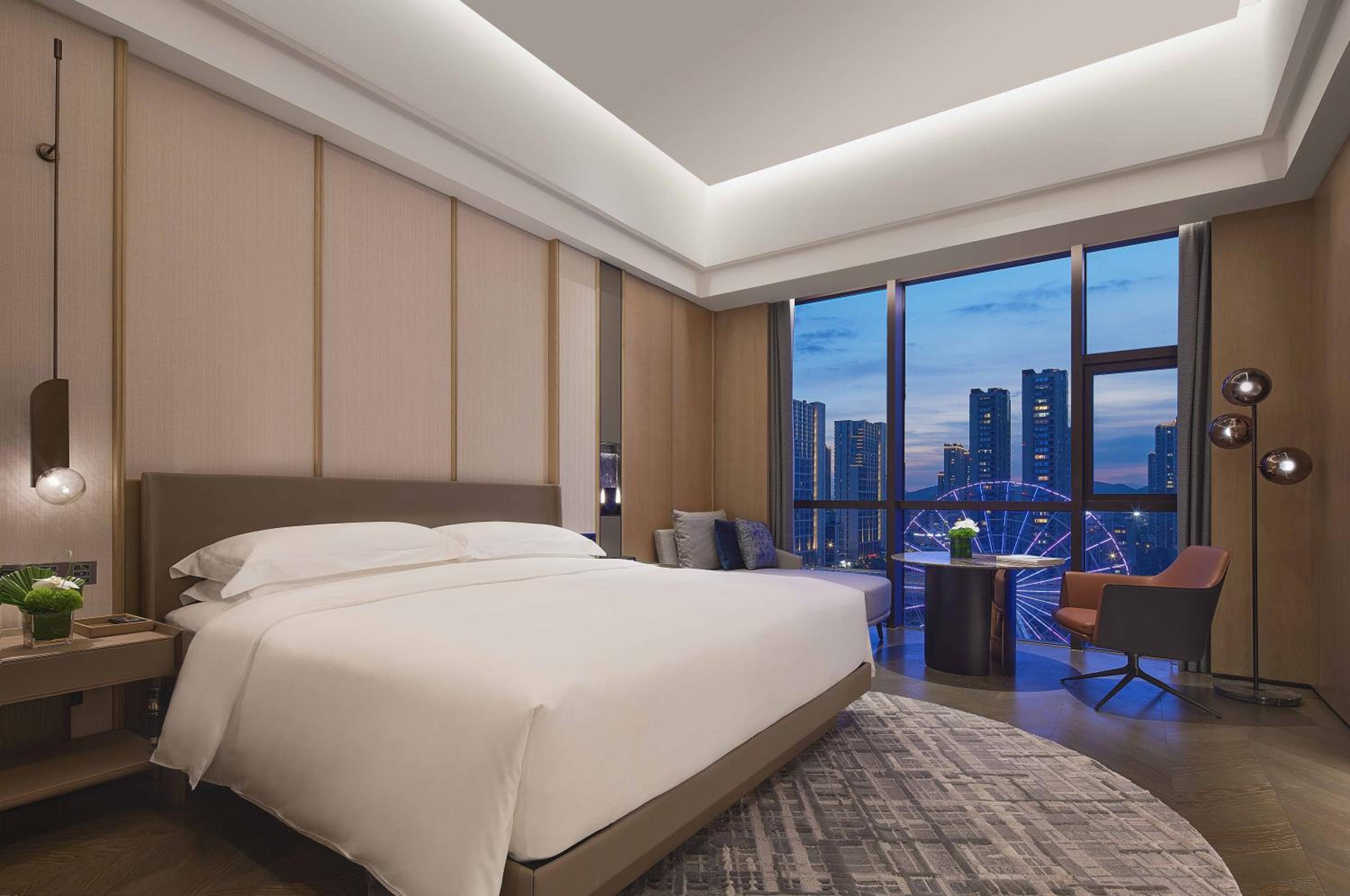 Classic King Room with Ferris Wheel View - Photo 1