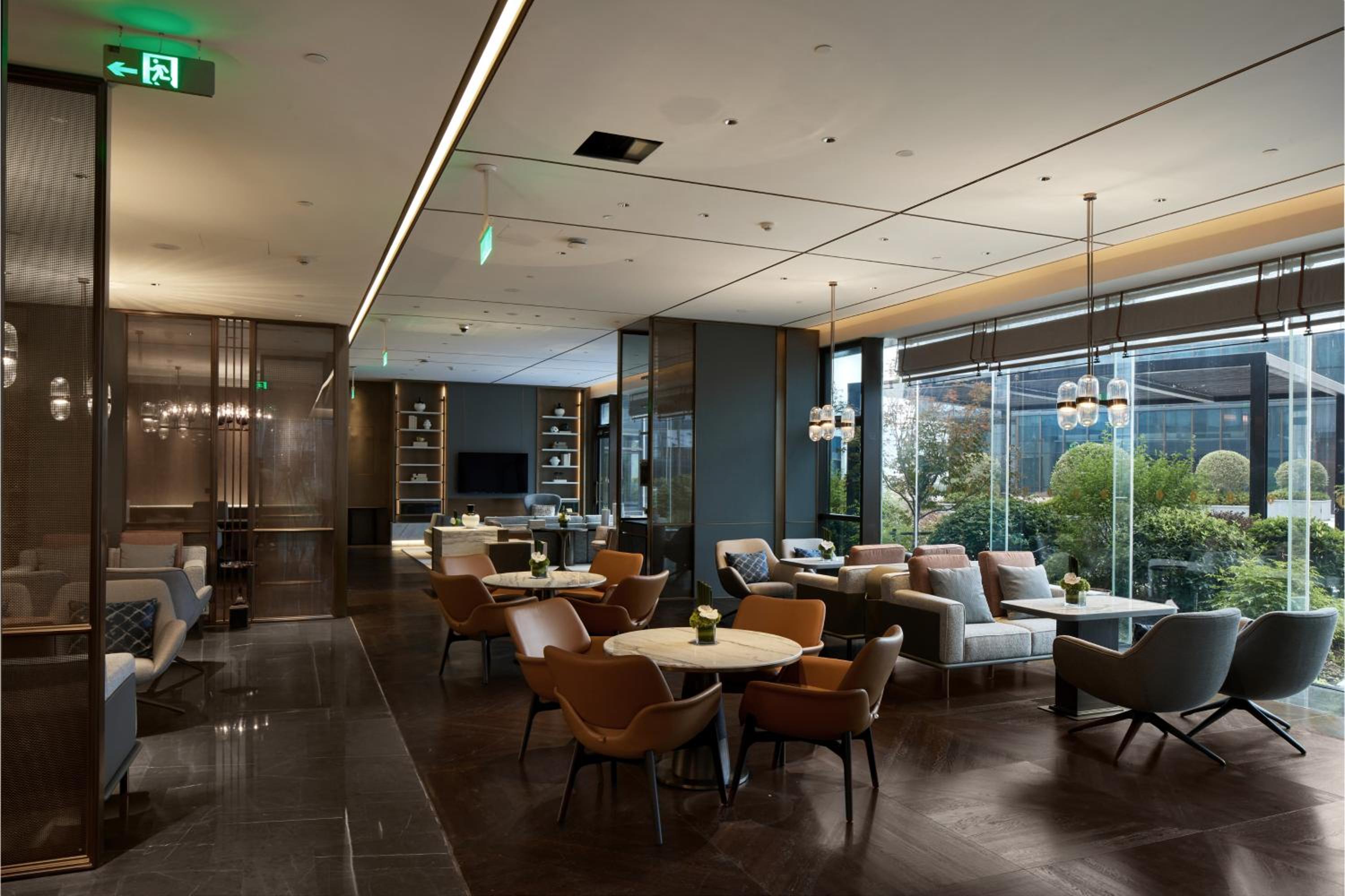 Classic King Room - Club Lounge Access - Photo 6