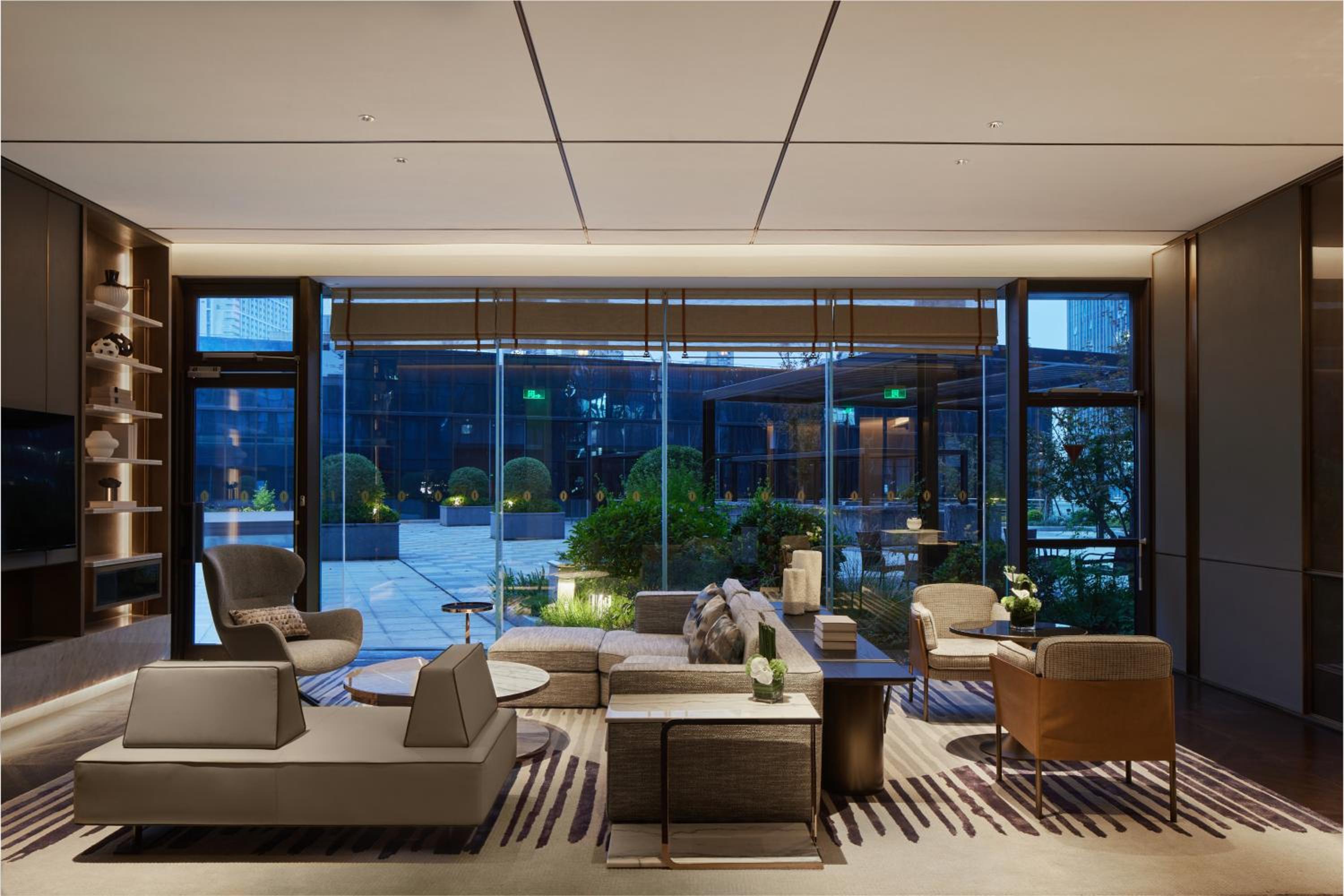 Classic King Room - Club Lounge Access - Photo 3