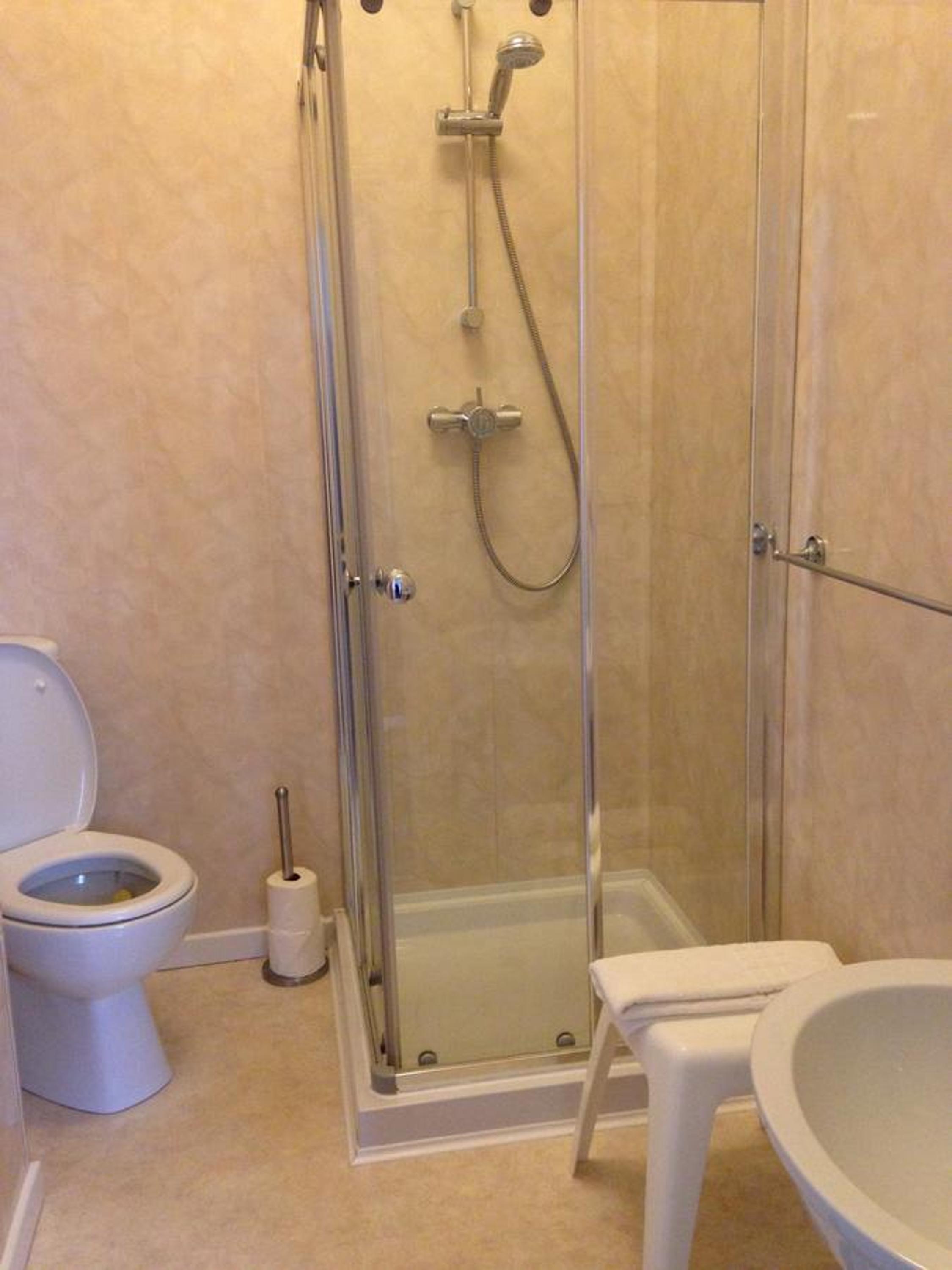 Single Room with Shared Shower and Toilet photo 3