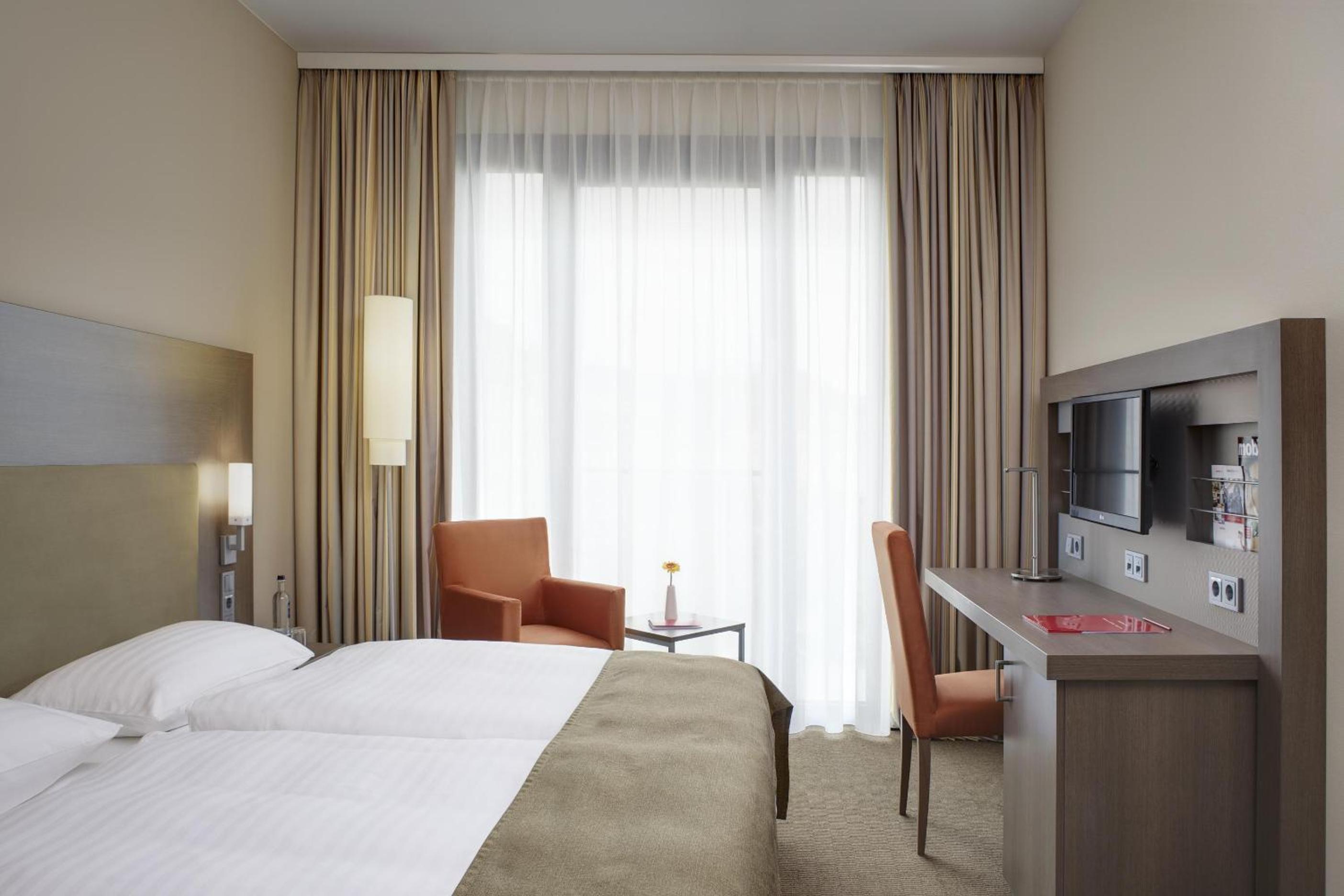 Standard Twin Room - Photo 2