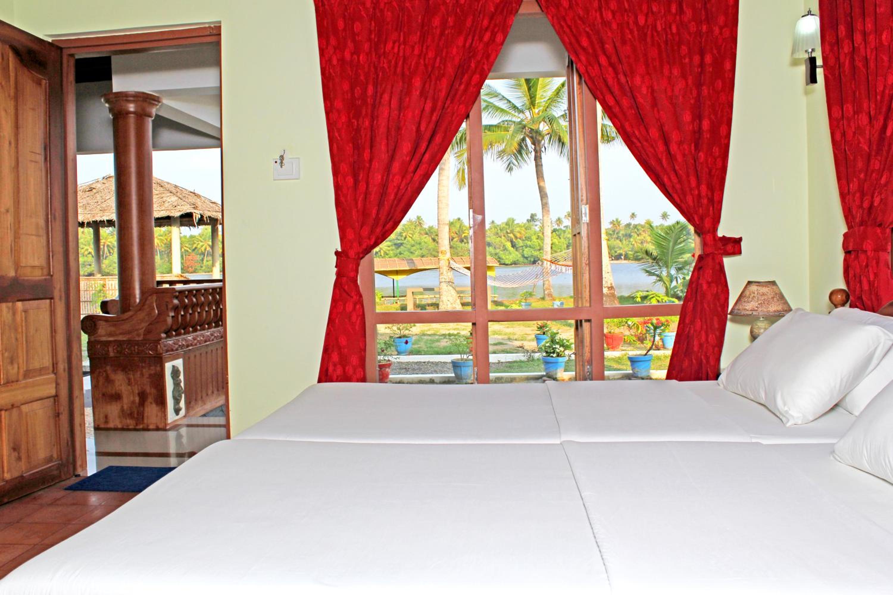Deluxe Double or Twin Room with Lake View photo 1
