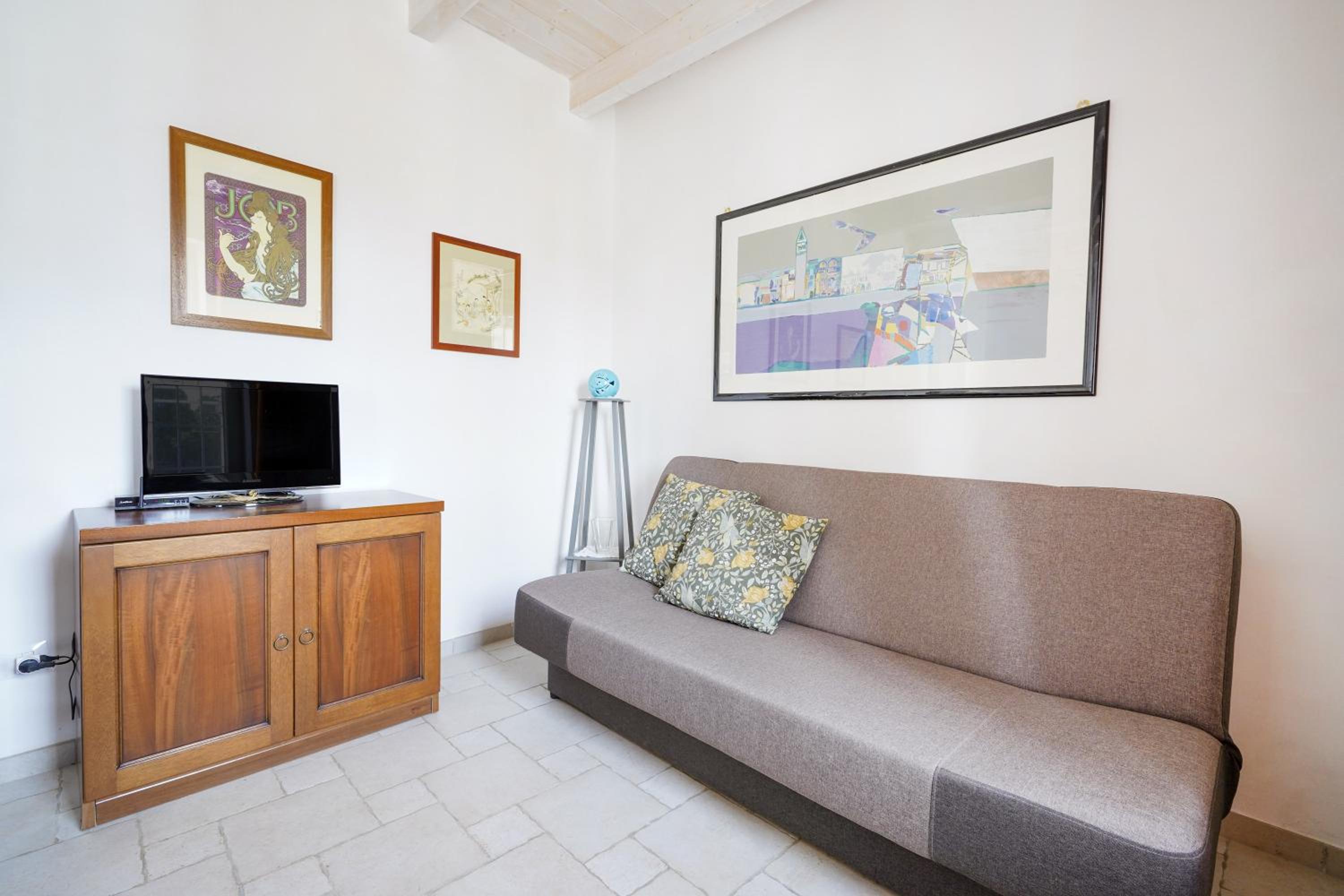 One-Bedroom Apartment with Garden View