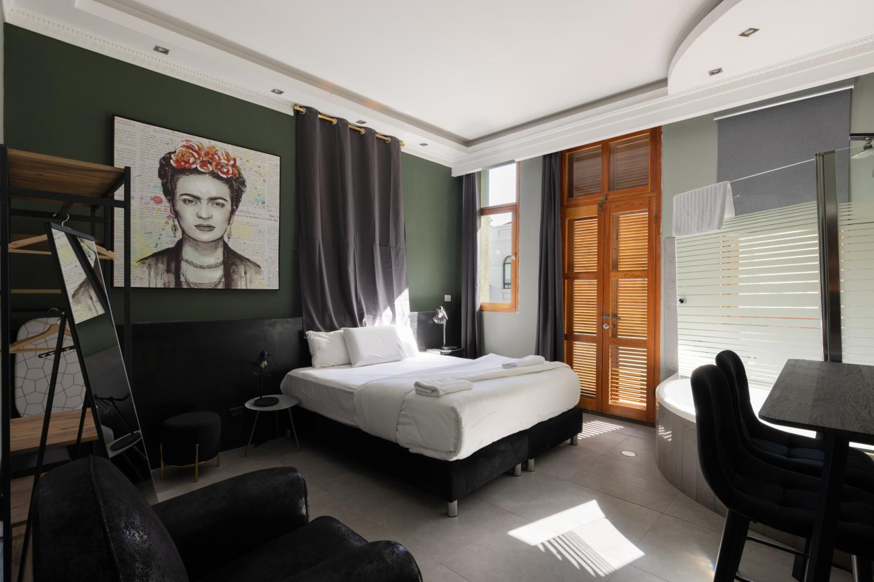 One-Bedroom Apartment (3 Adults) - Photo 1