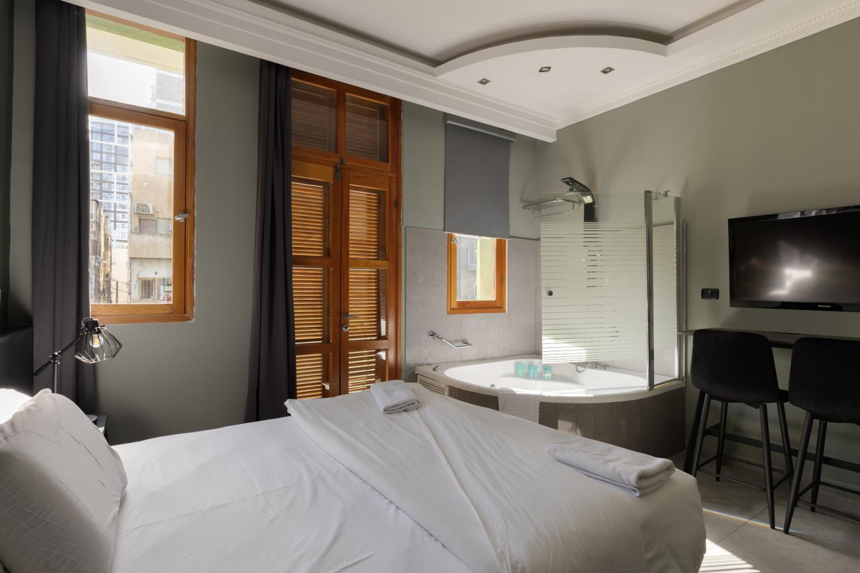 One-Bedroom Apartment (3 Adults) - Photo 7