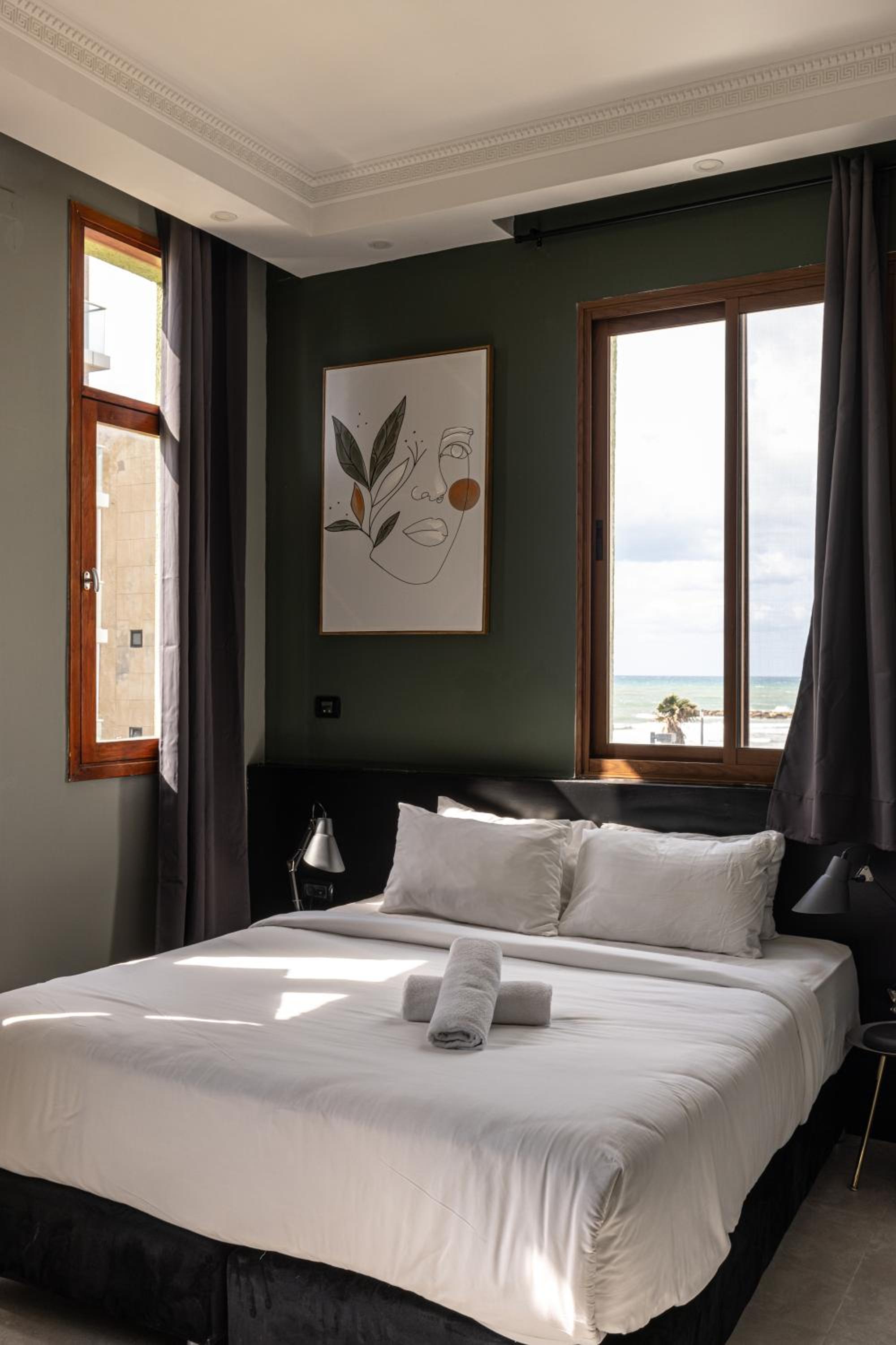 Studio with Balcony (2 Adults) - Photo 11
