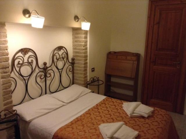 Budget Double Room photo 3