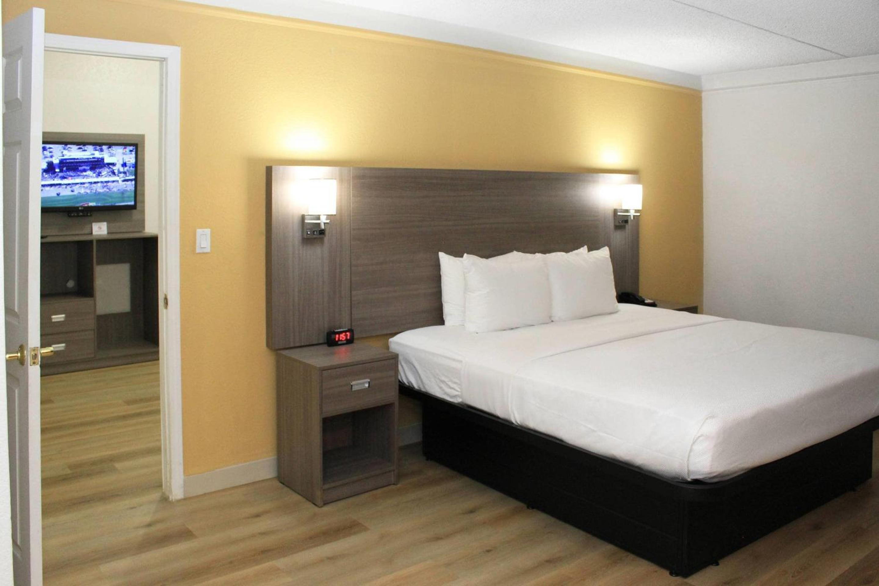 Deluxe King Room