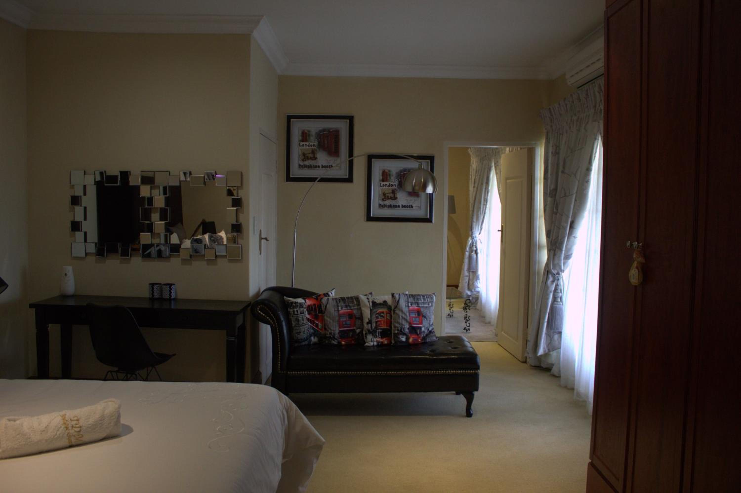 Standard King Room - Photo 1