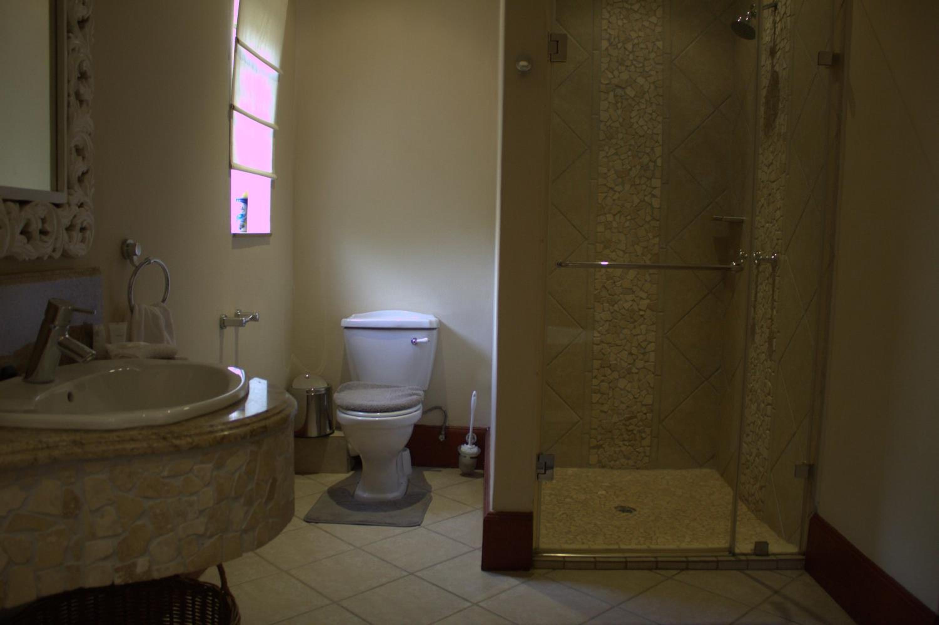 Standard King Room - Photo 4