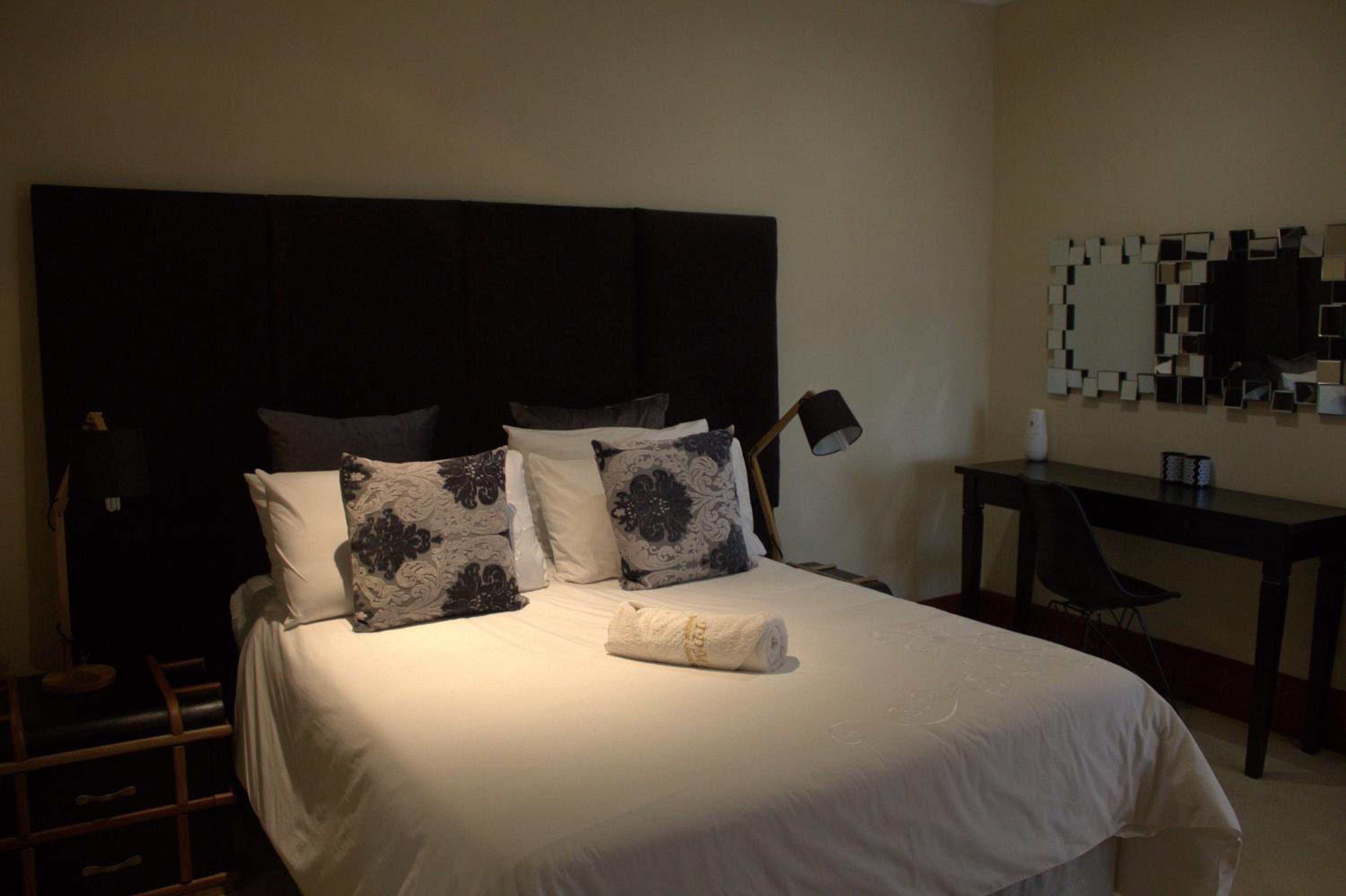 Standard King Room - Photo 6