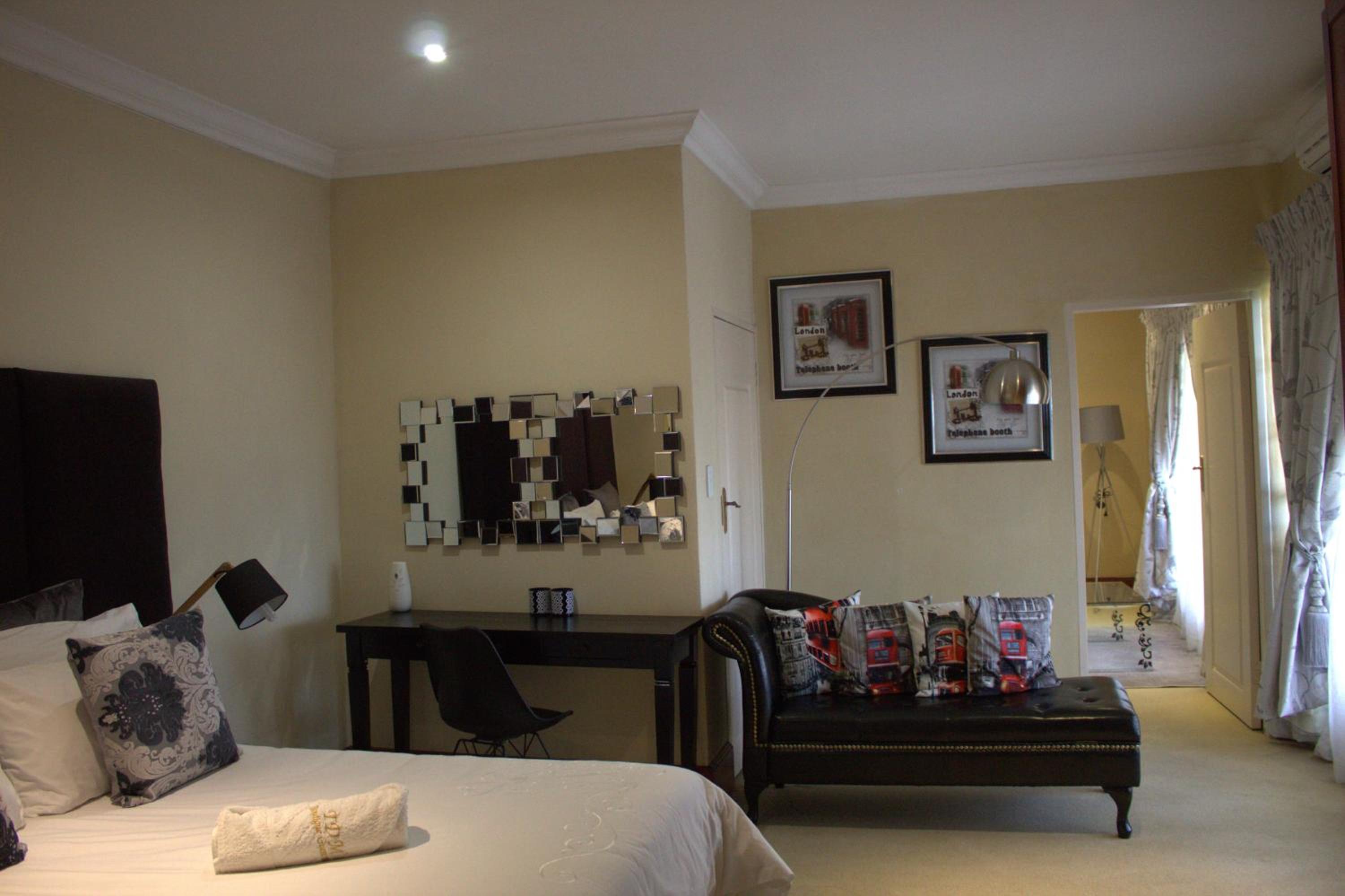 Standard King Room - Photo 2