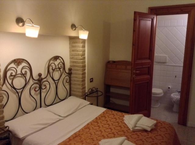 Budget Double Room photo 1