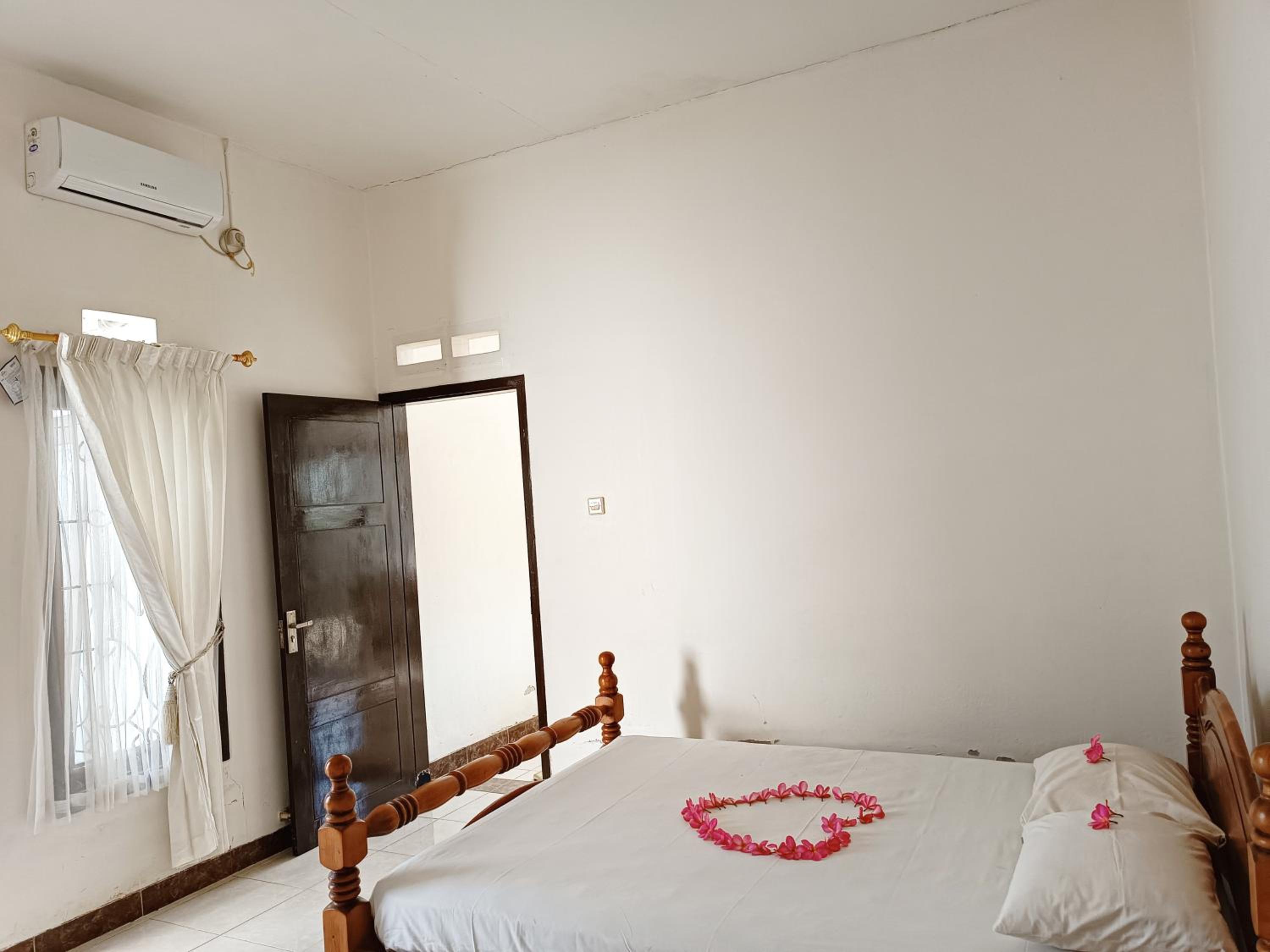 Three-Bedroom House photo 1