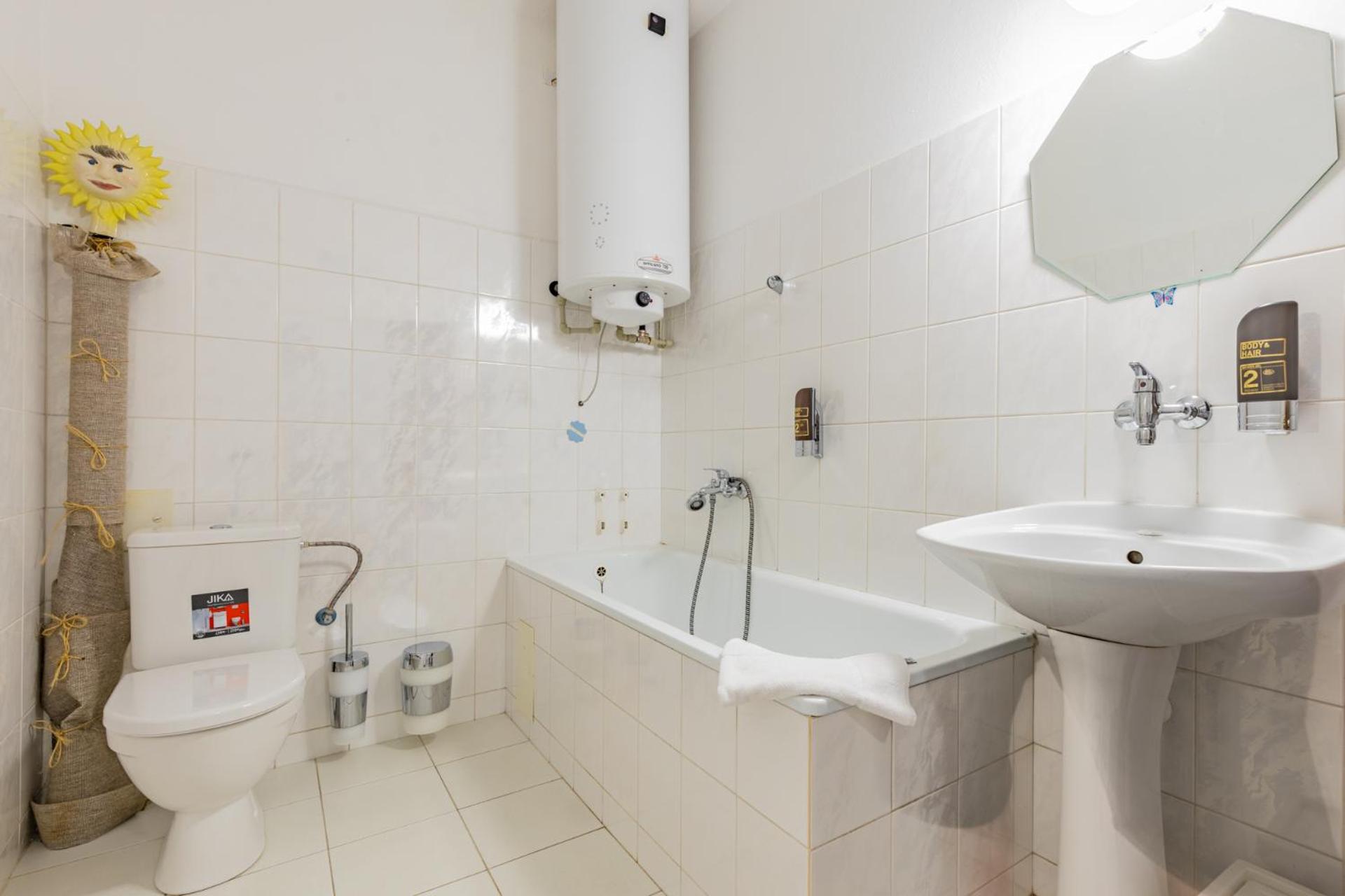 Standard Double Room - Photo 7