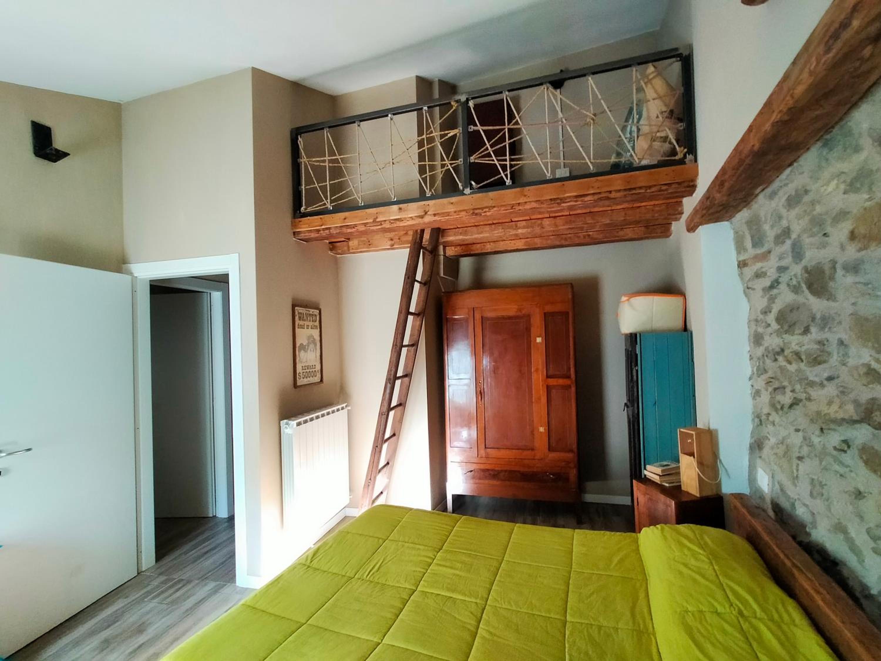 Apartment with Mountain View