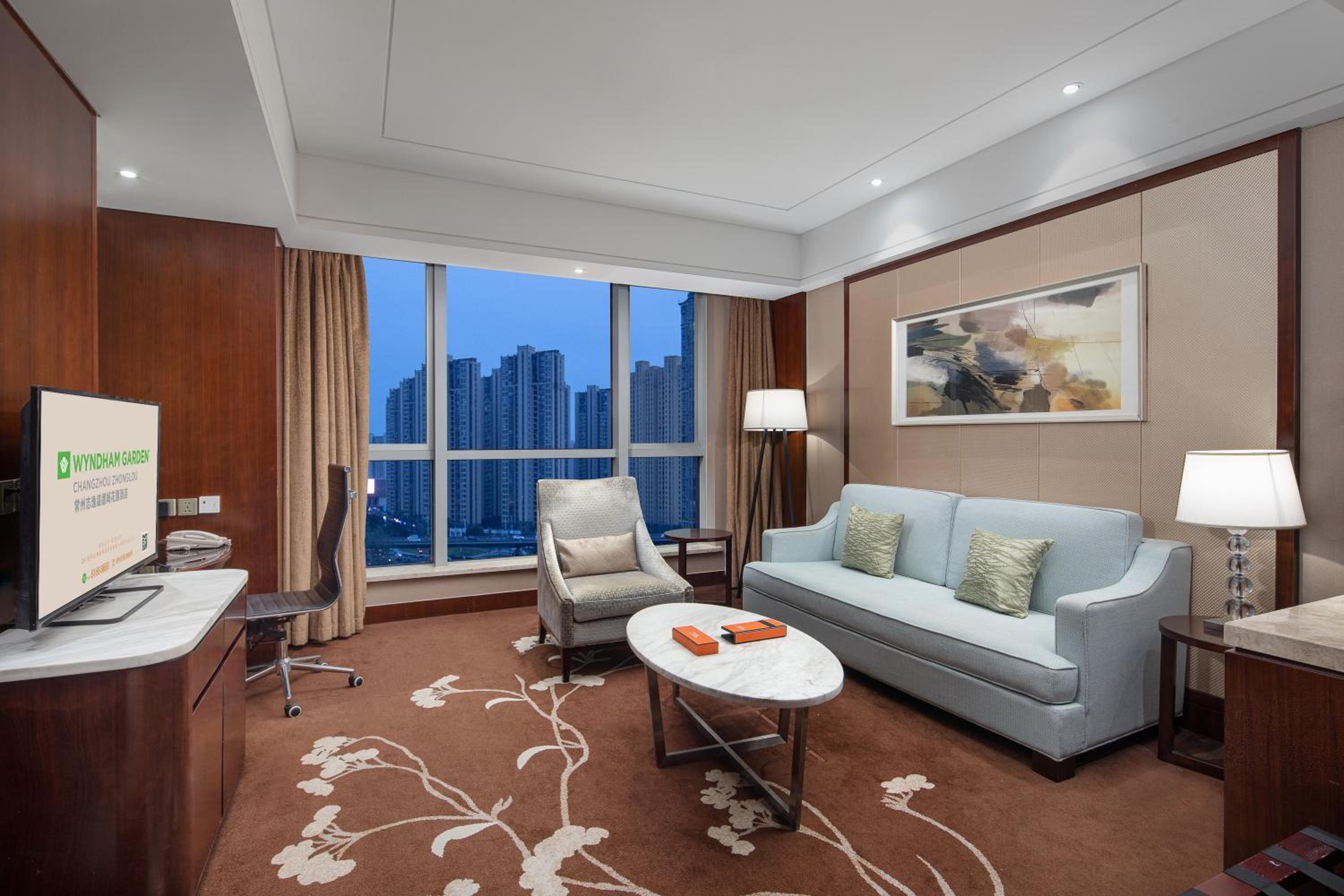 Superior King Suite - Non-Smoking