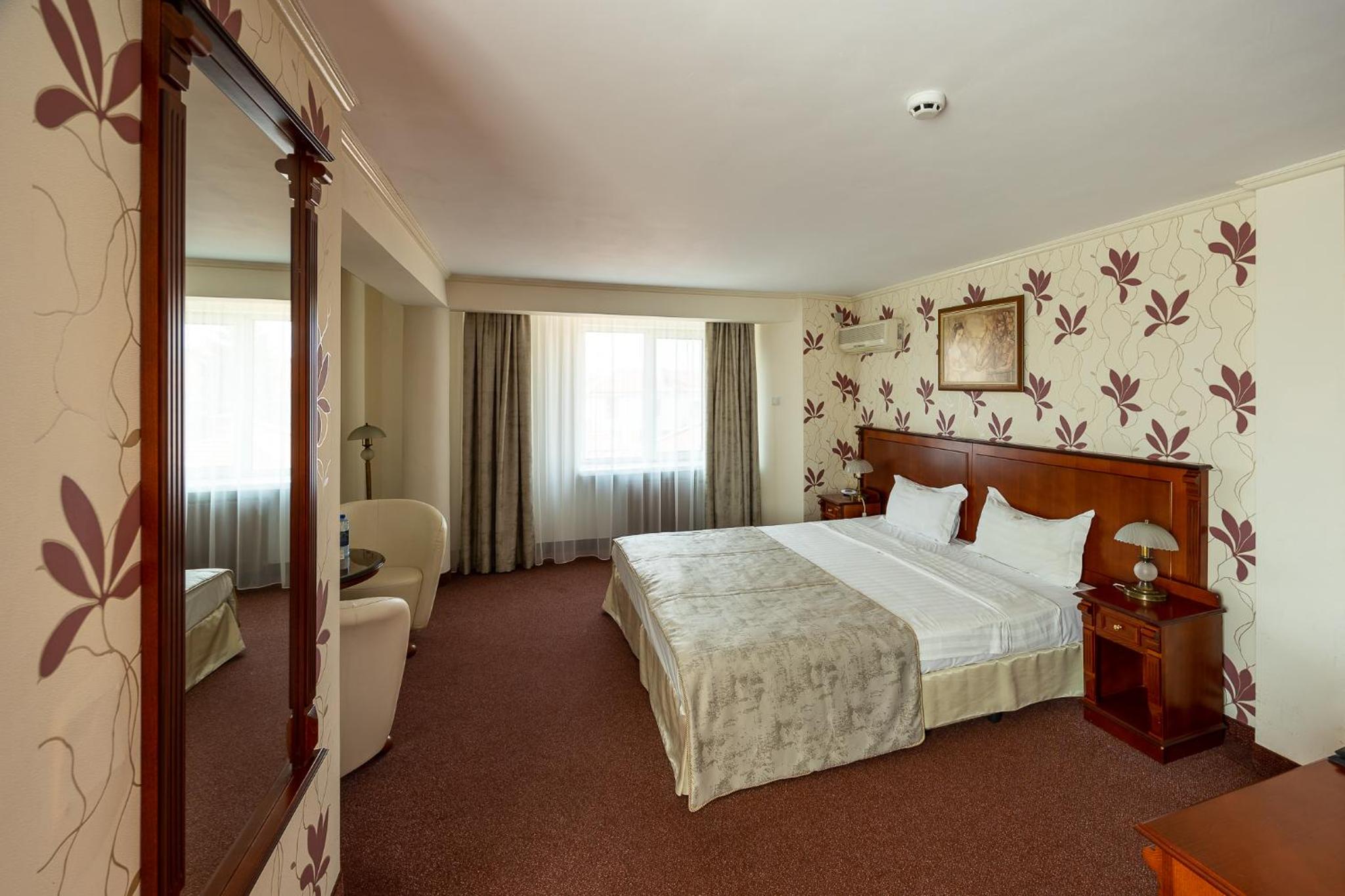 Deluxe Queen Room