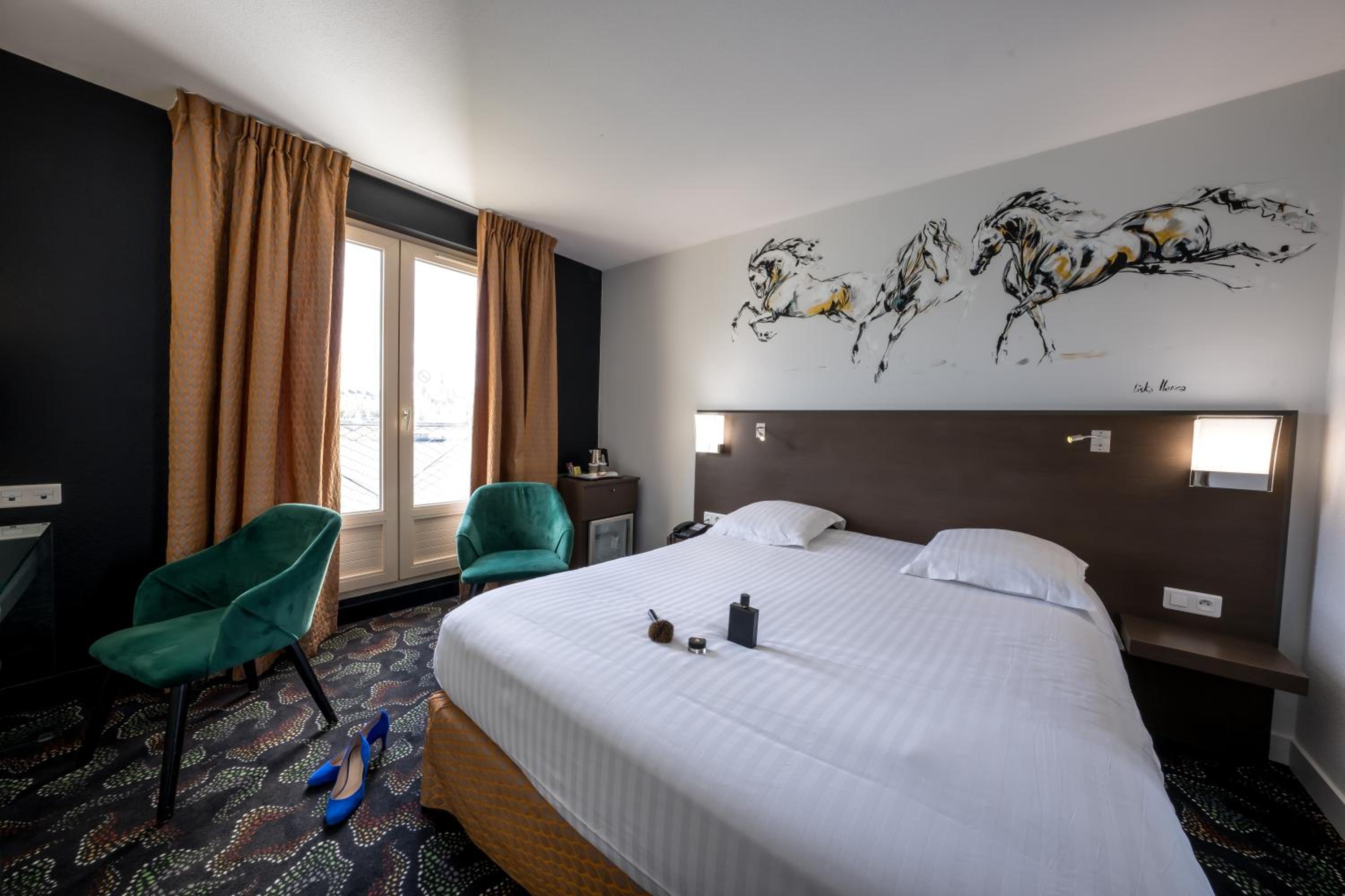 Classic Queen Room with River View - Photo 5