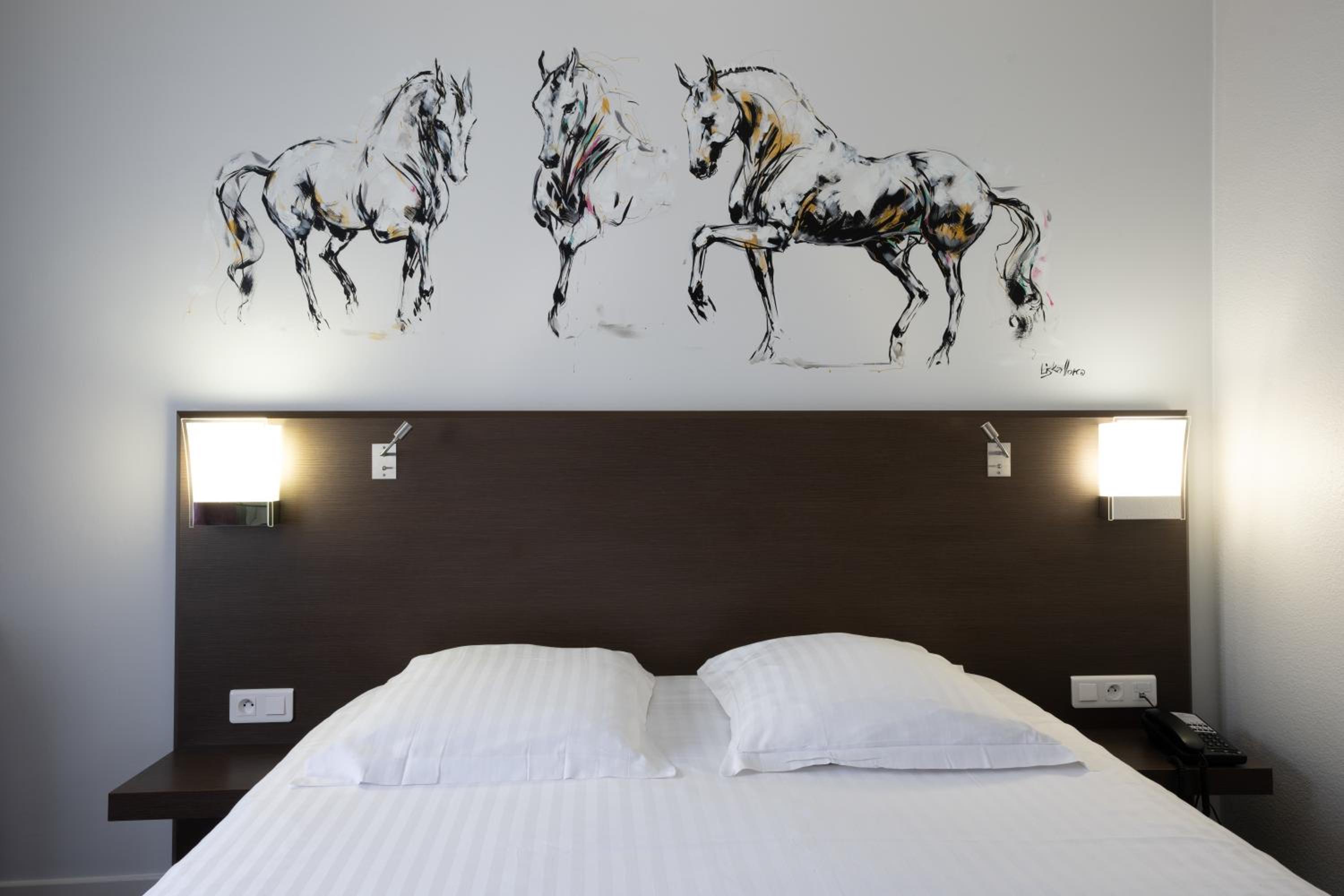 Classic Queen Room with River View - Photo 8