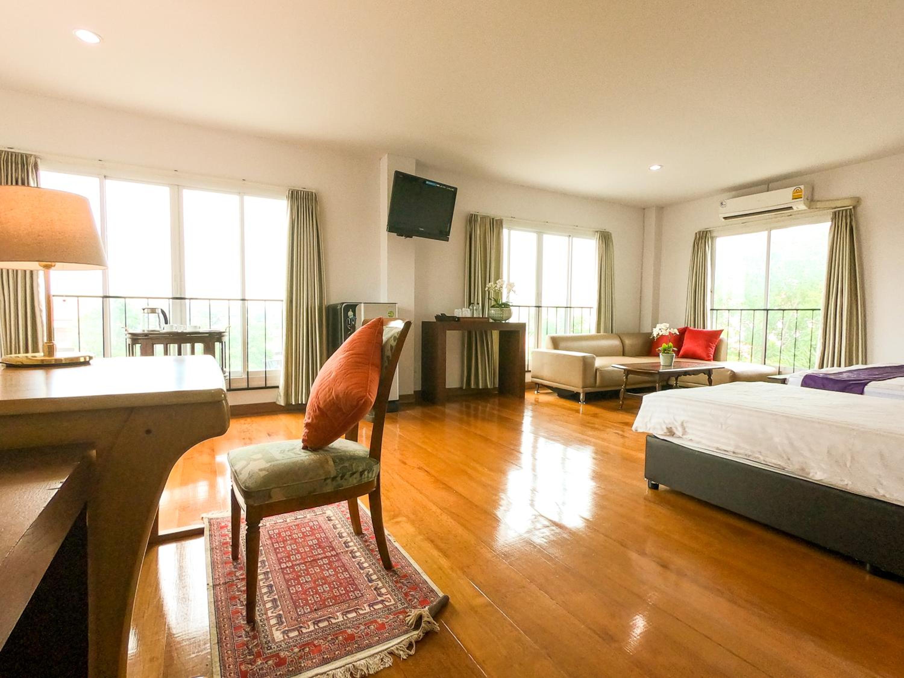 Deluxe Family Room photo 2