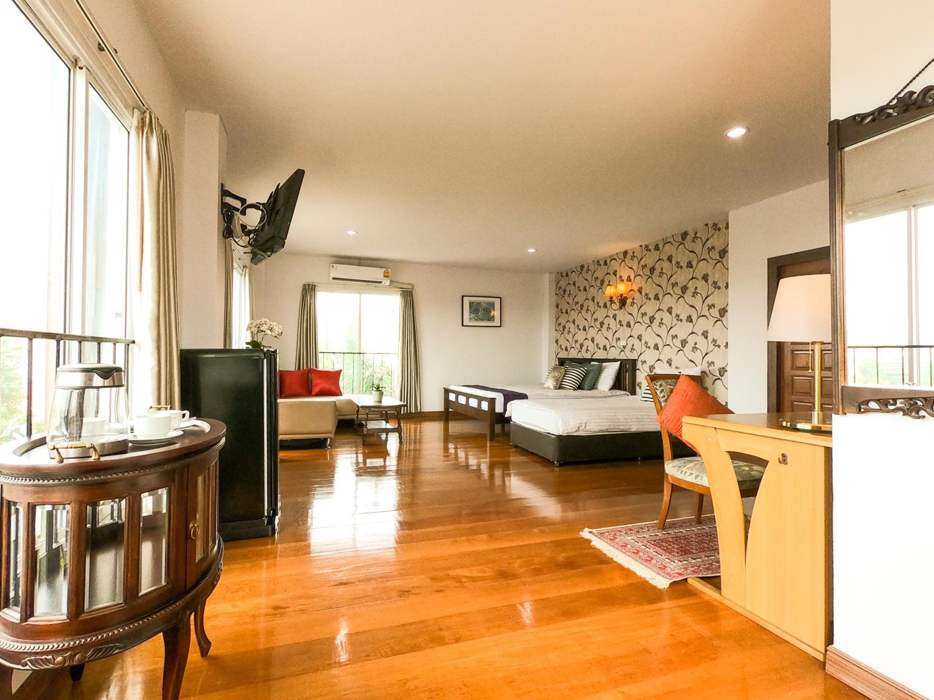 Deluxe Family Room photo 3