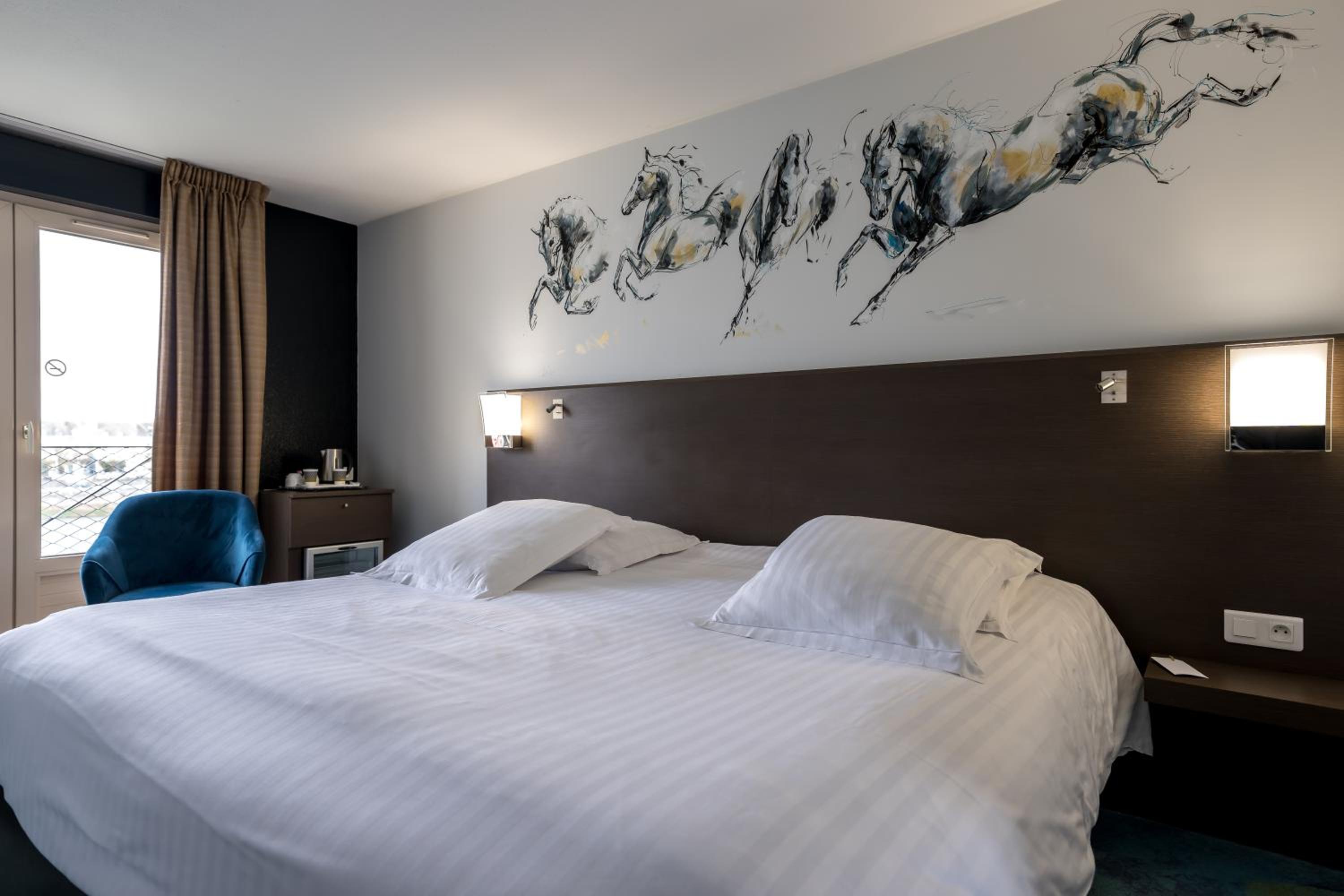 Classic Queen Room with River View - Photo 9