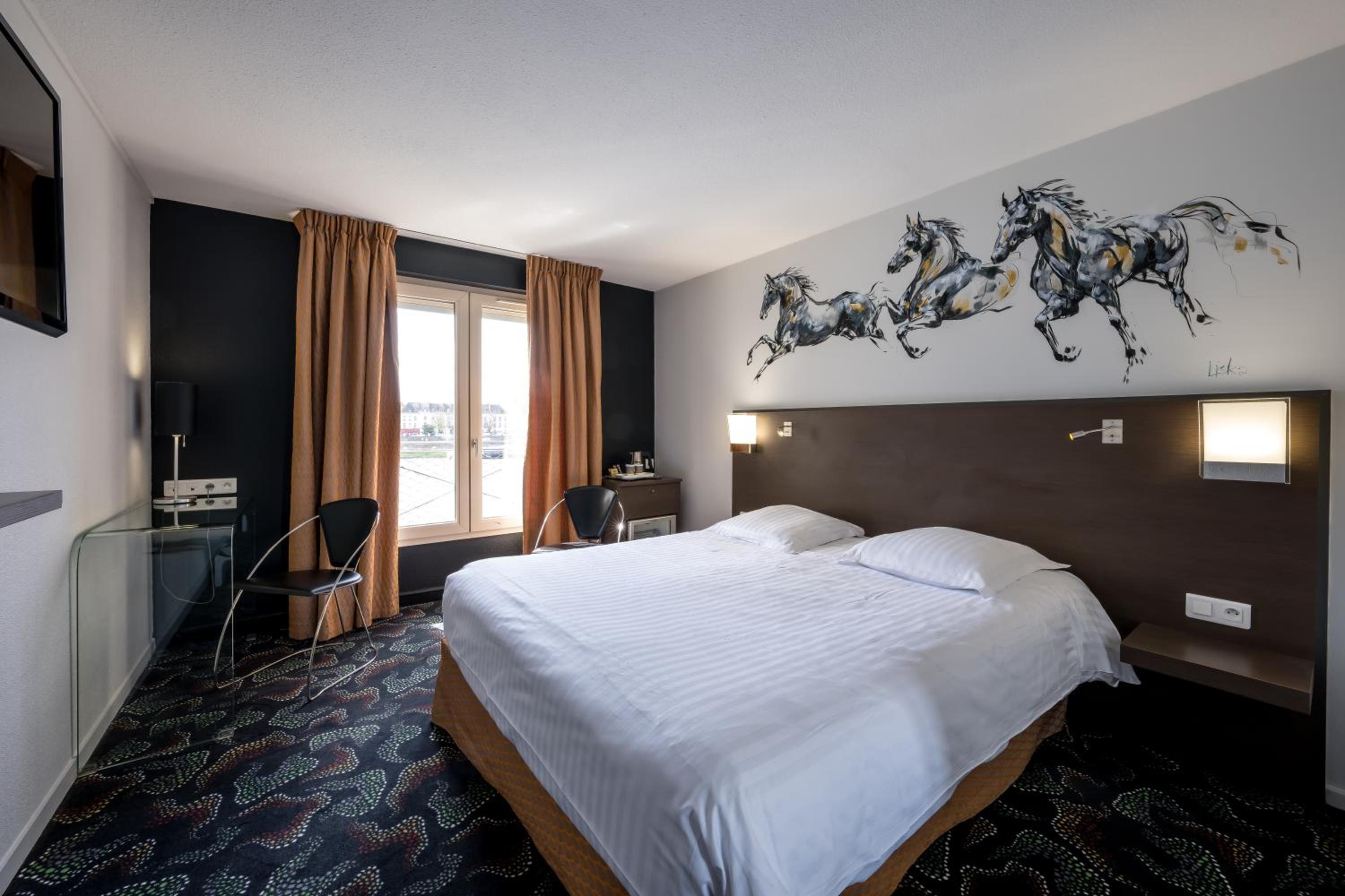 Classic Queen Room with River View - Photo 15